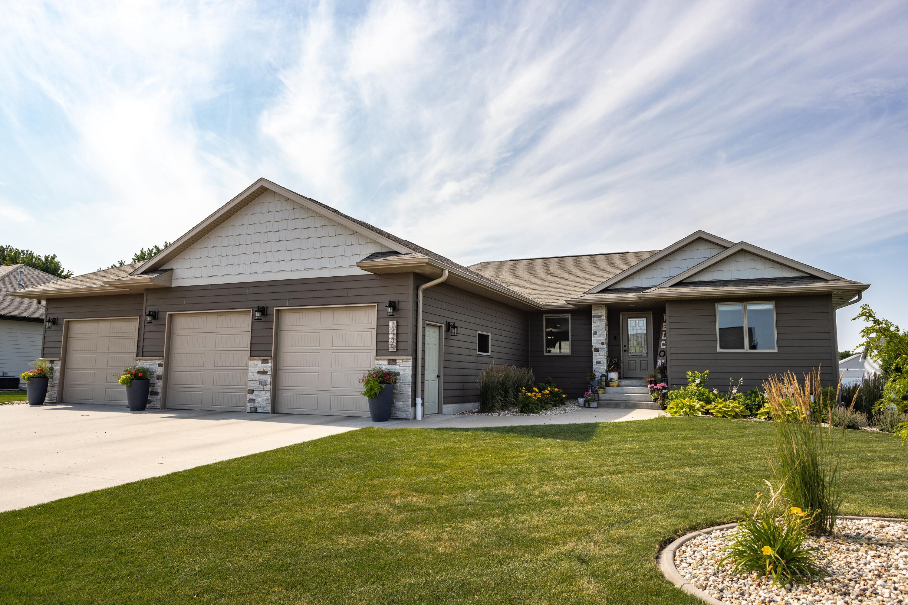 1435 Country Dr