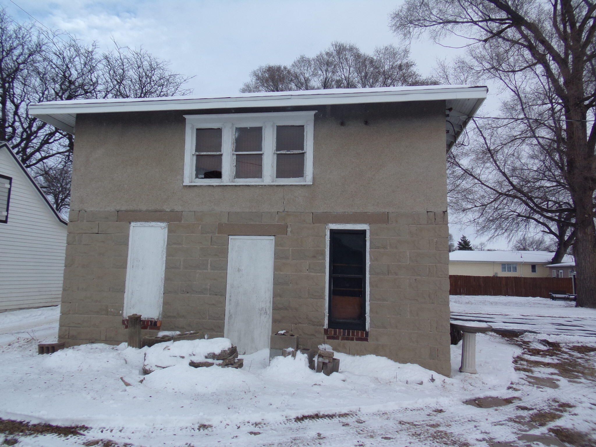 404 E Hanson Ave
