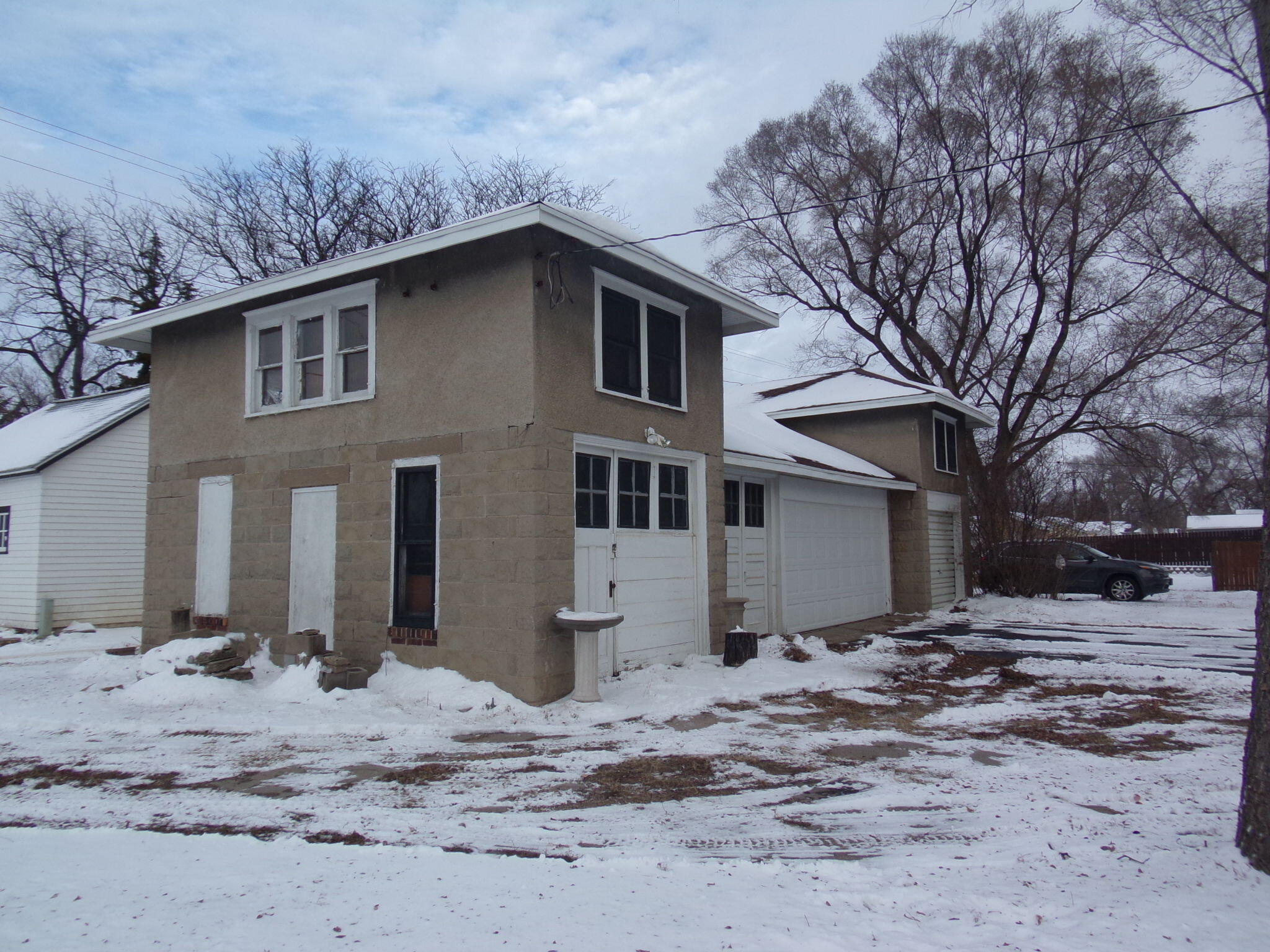 404 E Hanson Ave