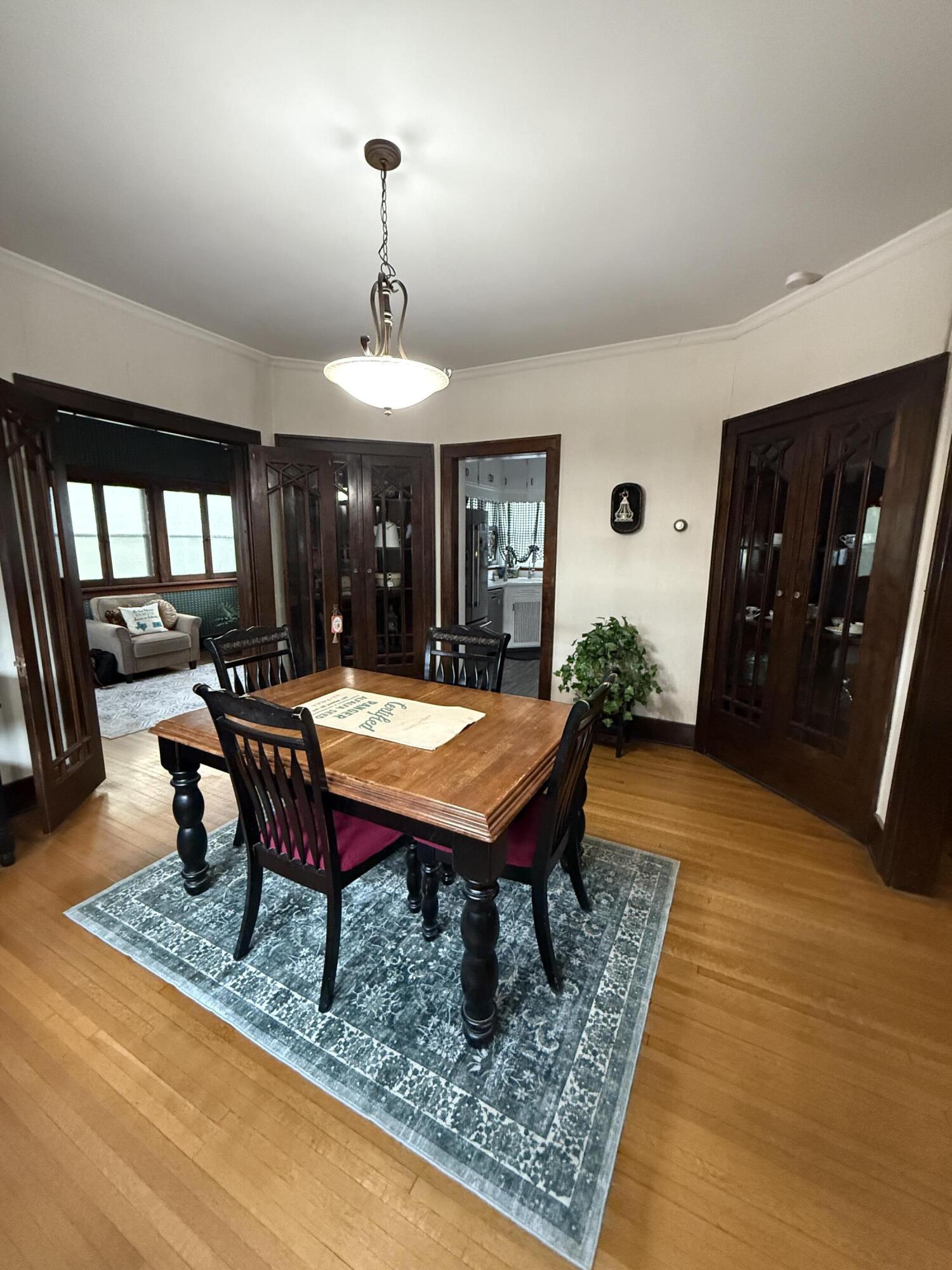 215 W 4th Ave
