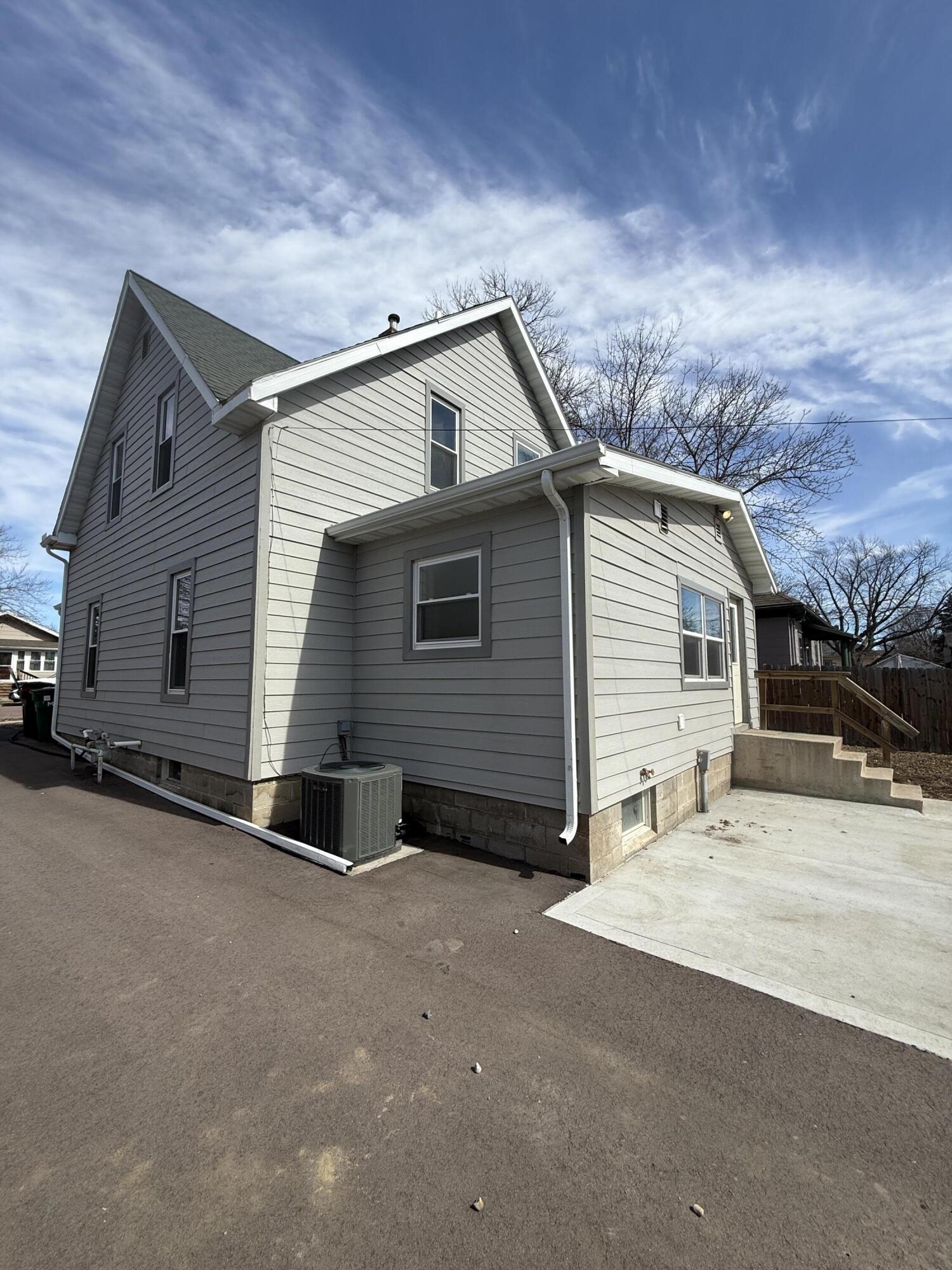 1115 E 3rd Ave