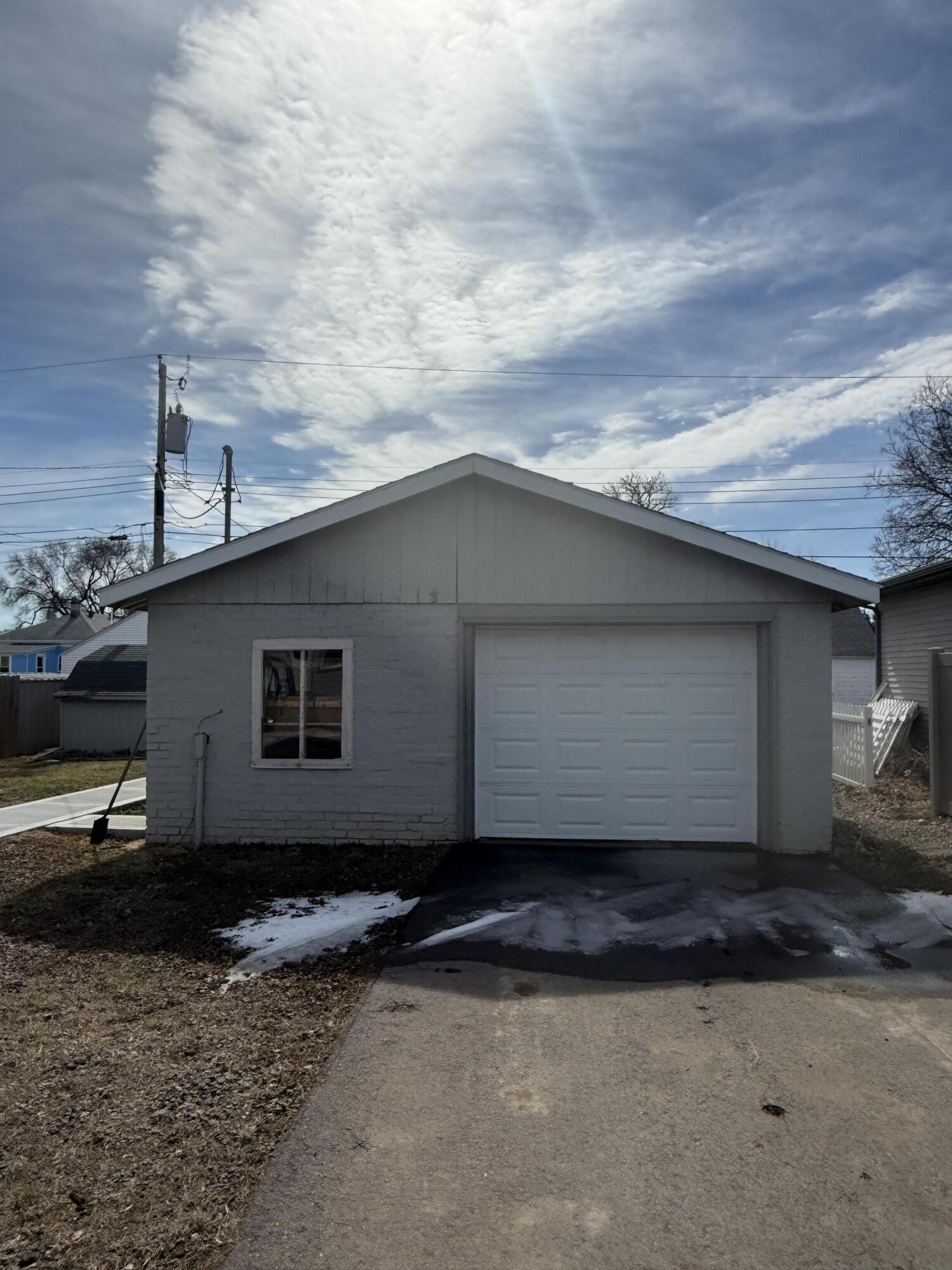 1115 E 3rd Ave