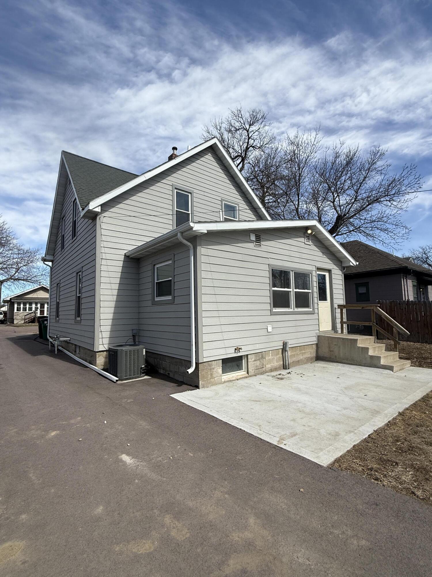 1115 E 3rd Ave