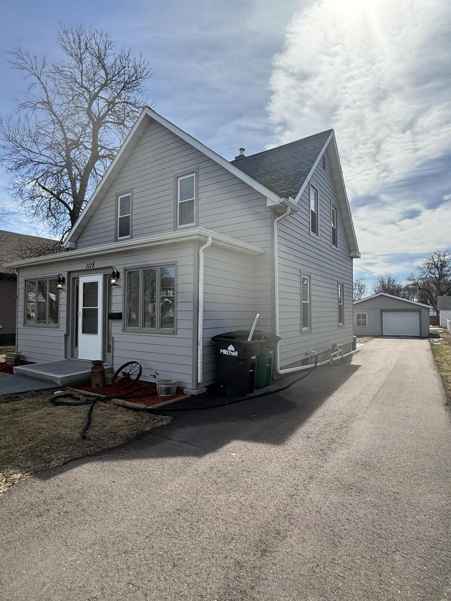 1115 E 3rd Ave