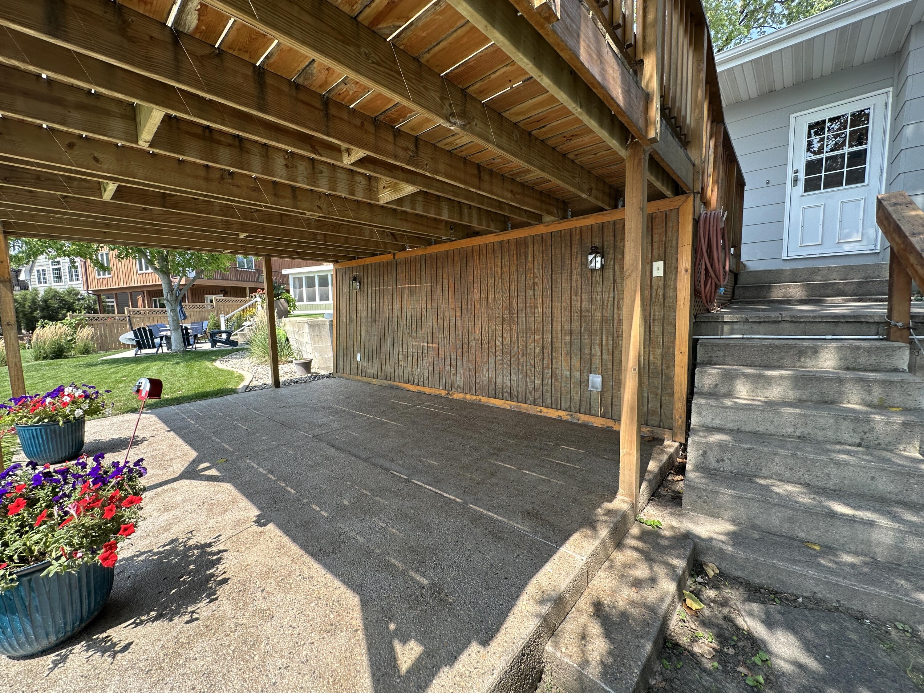 185 S Harmon Dr