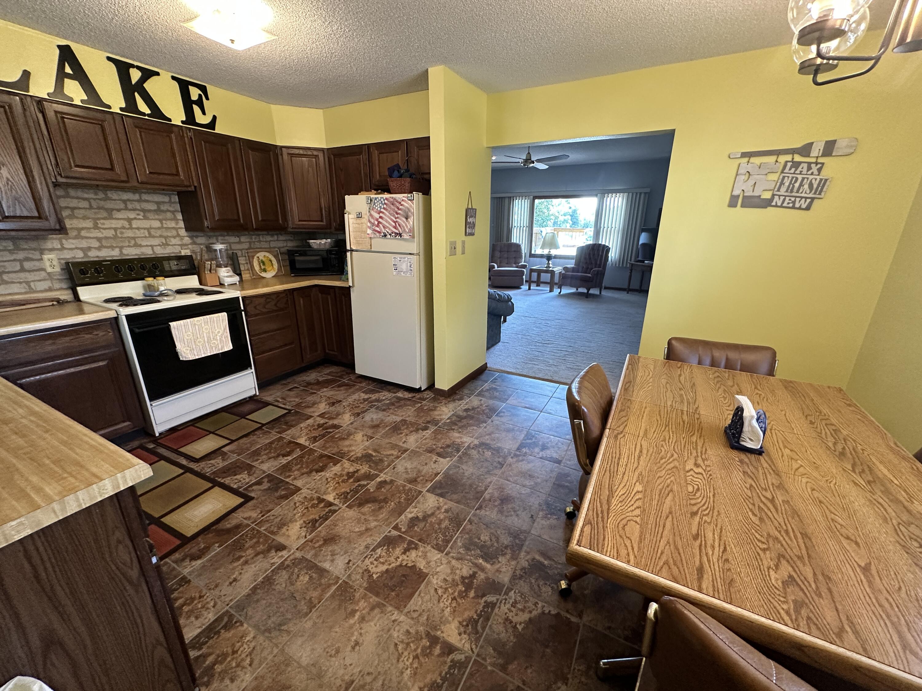 185 S Harmon Dr