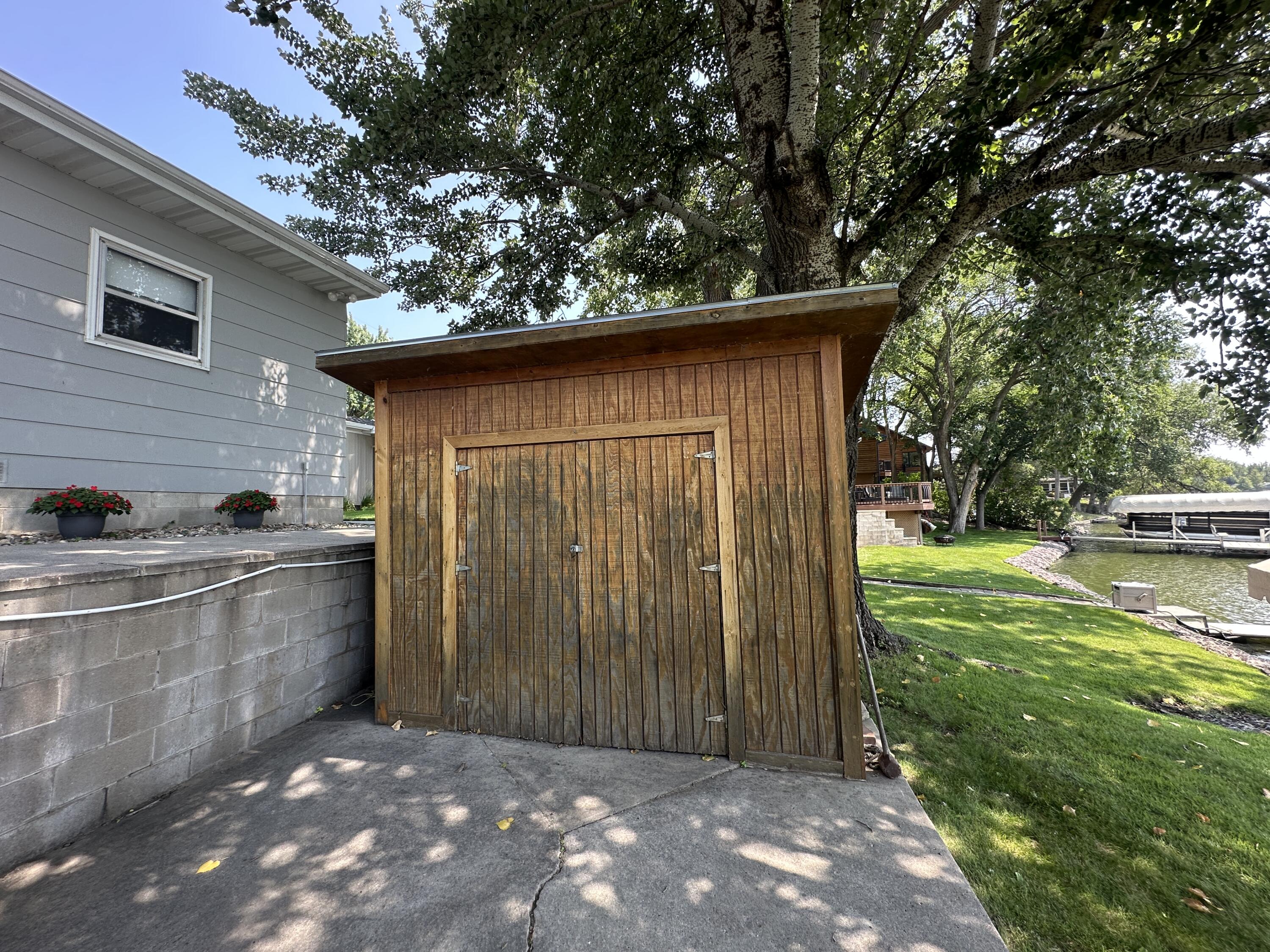 185 S Harmon Dr