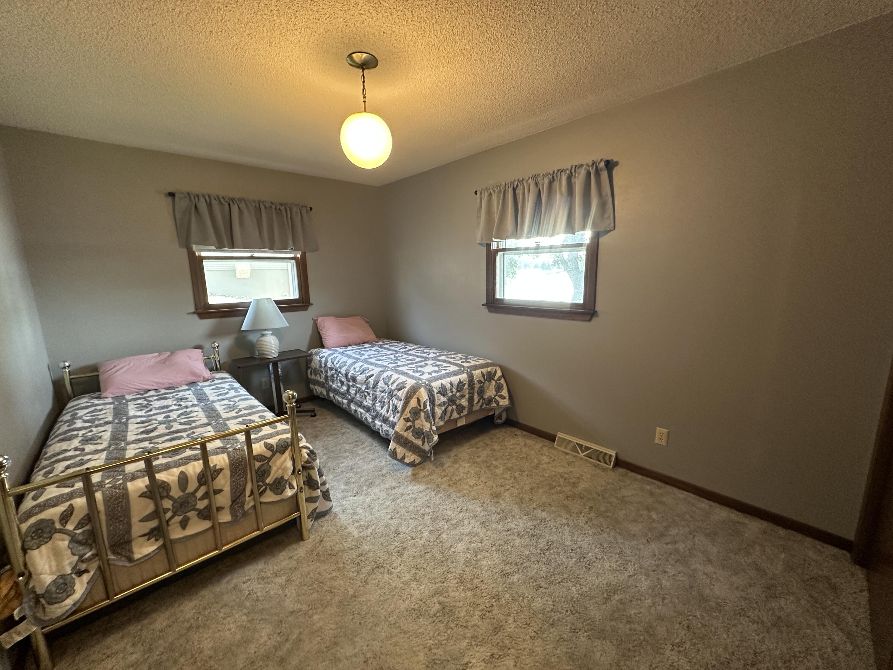 185 S Harmon Dr