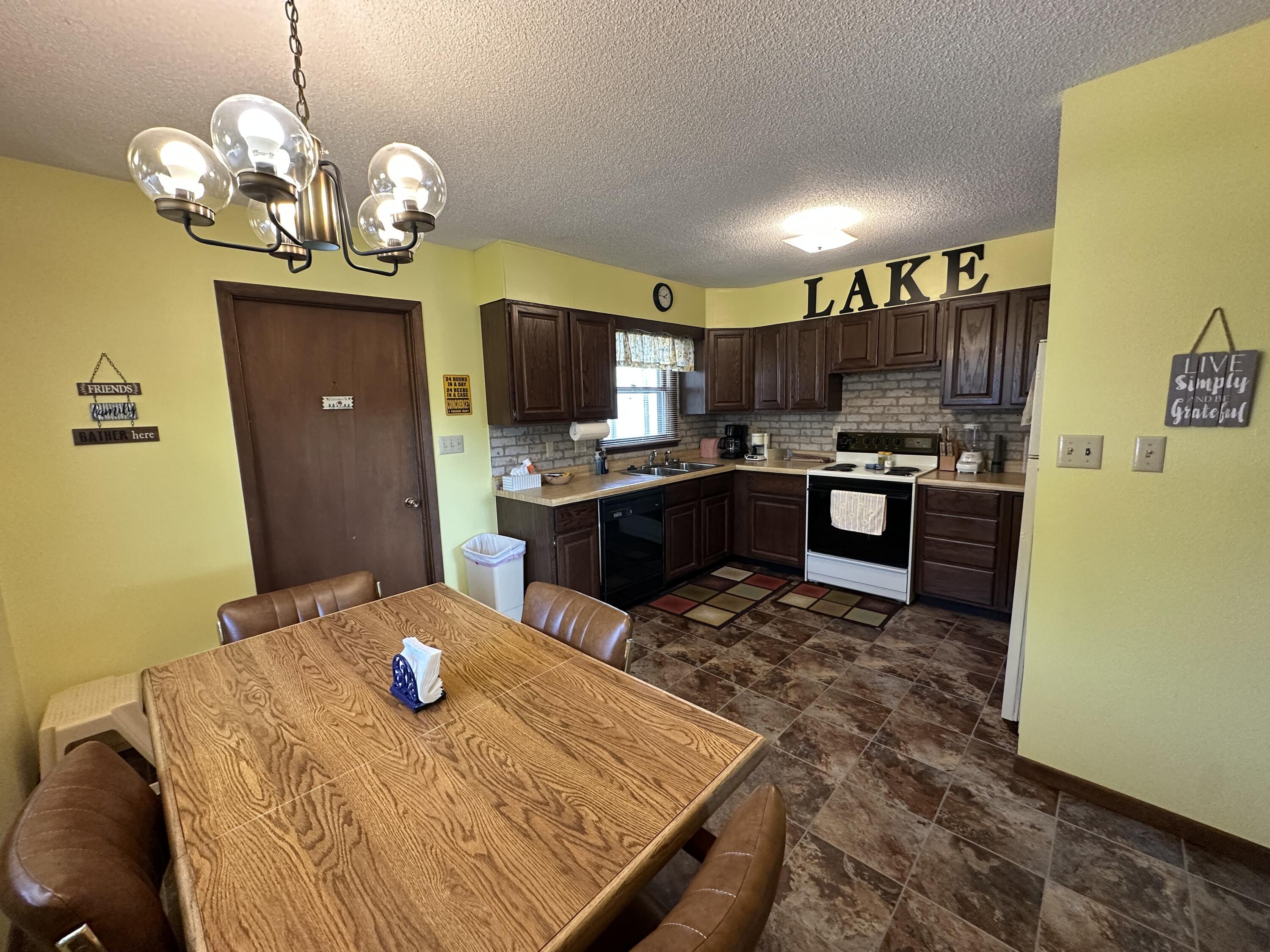 185 S Harmon Dr