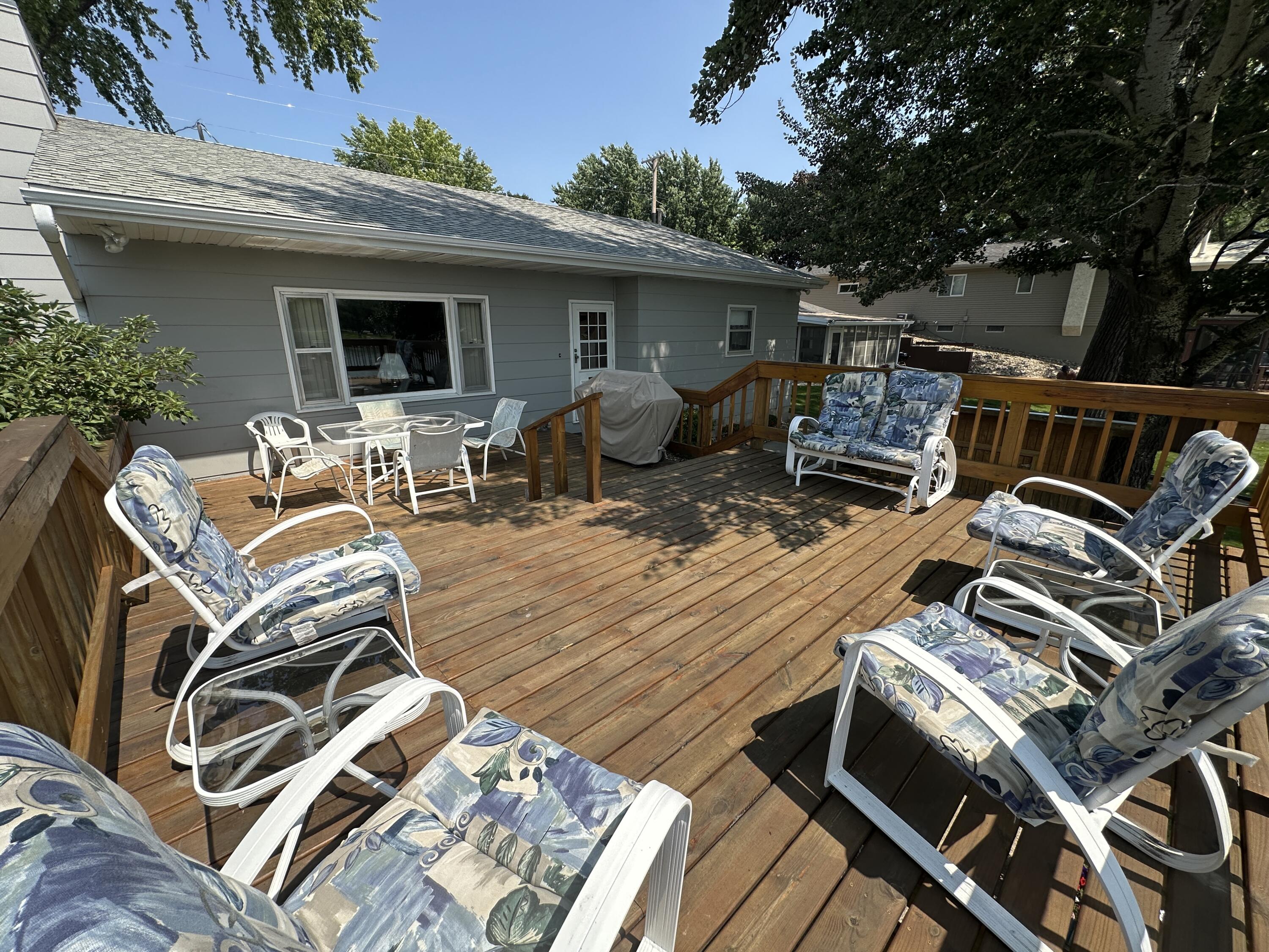 185 S Harmon Dr
