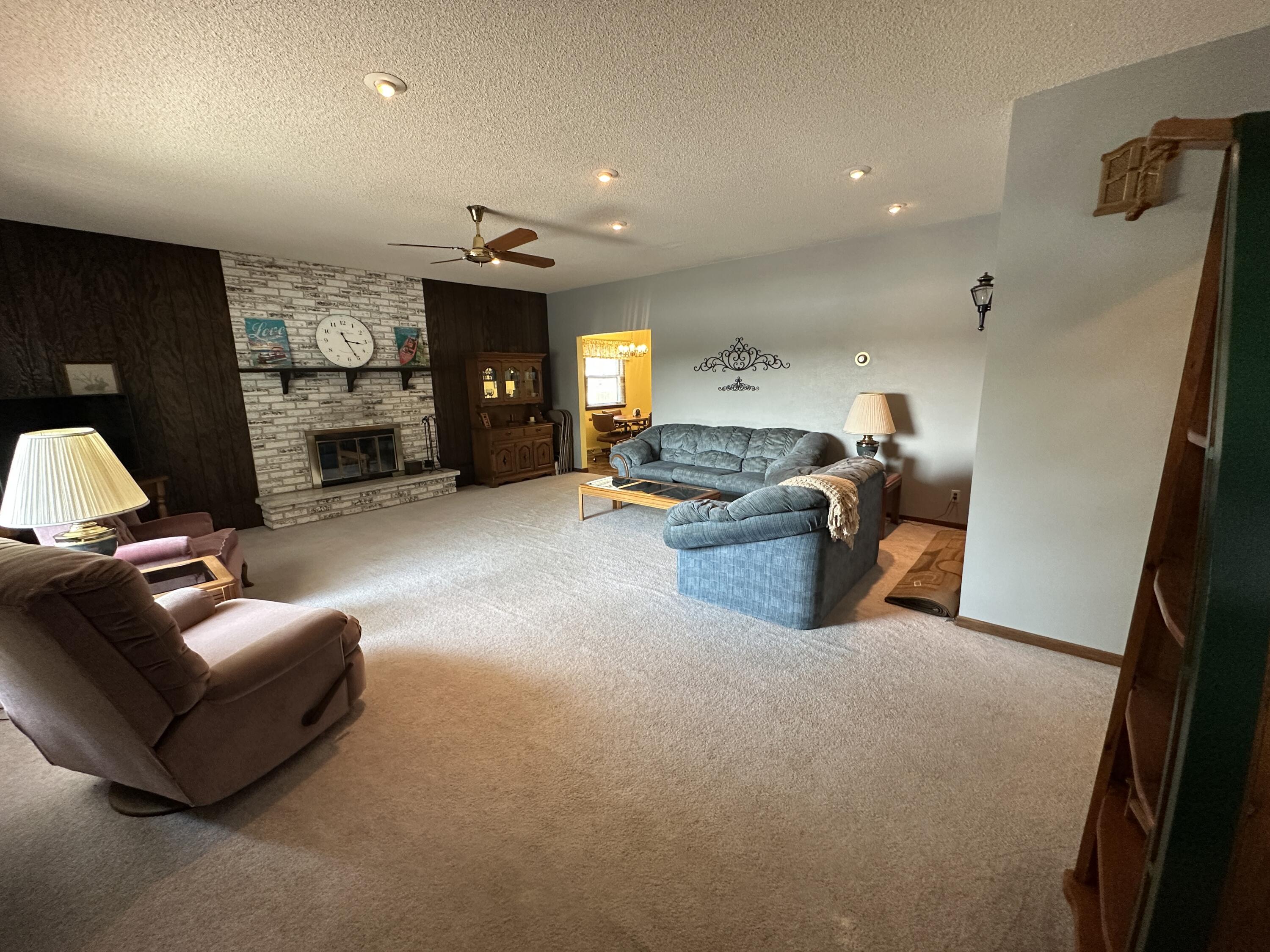 185 S Harmon Dr