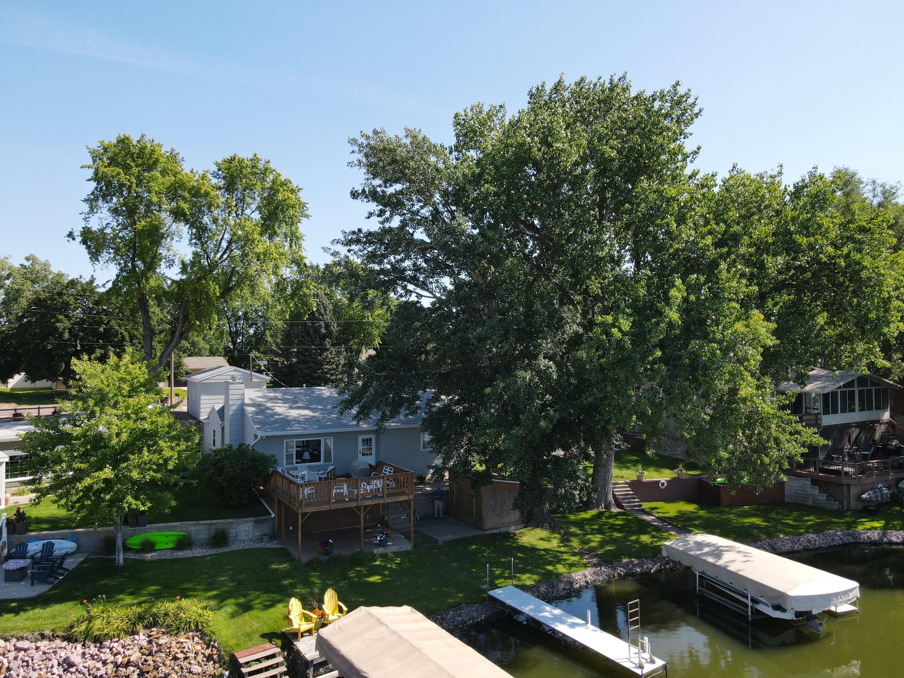 185 S Harmon Dr