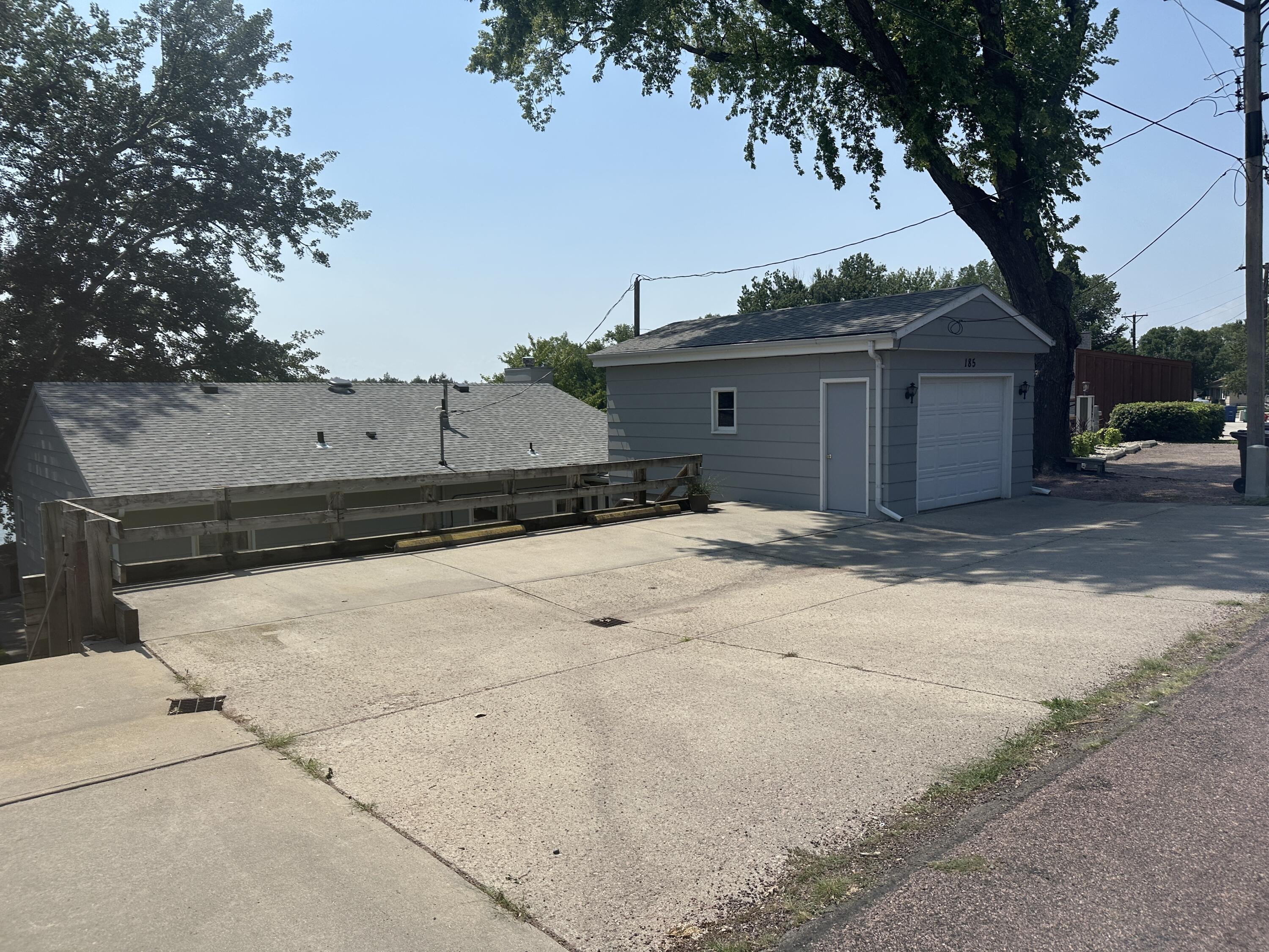185 S Harmon Dr