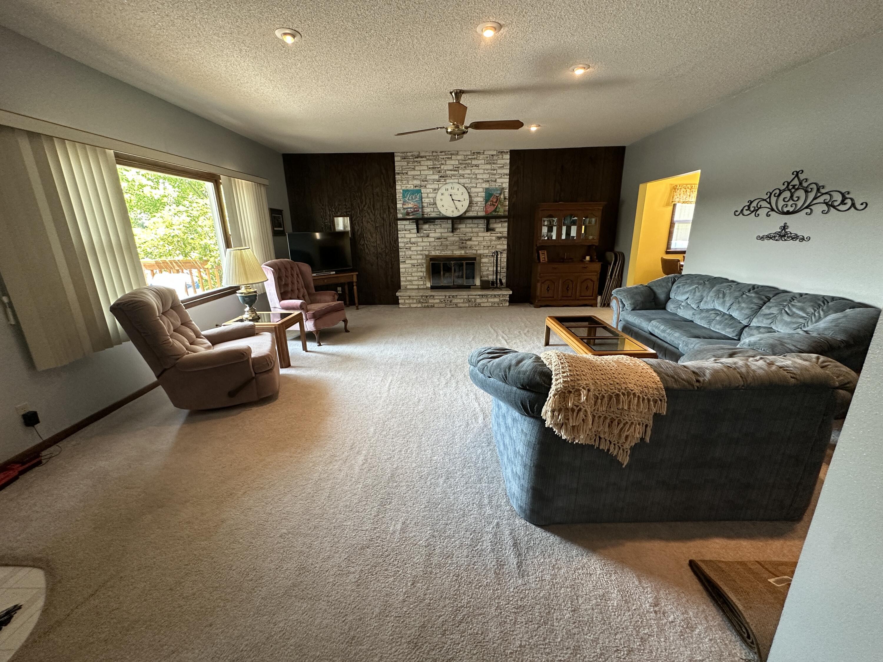 185 S Harmon Dr