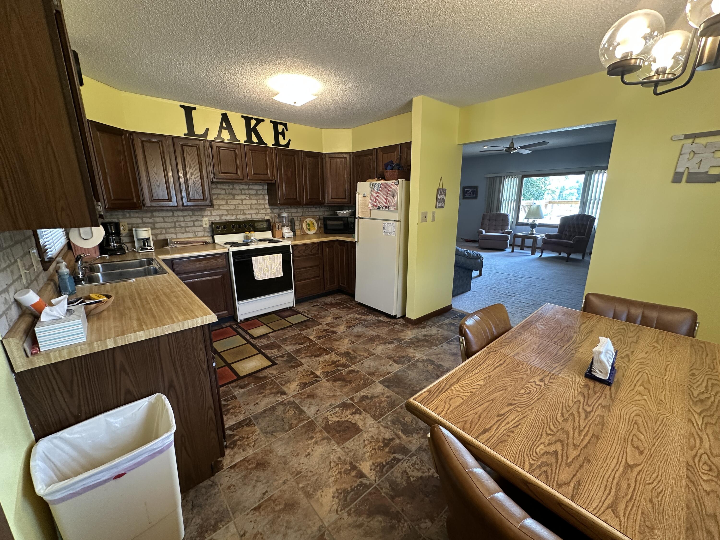 185 S Harmon Dr