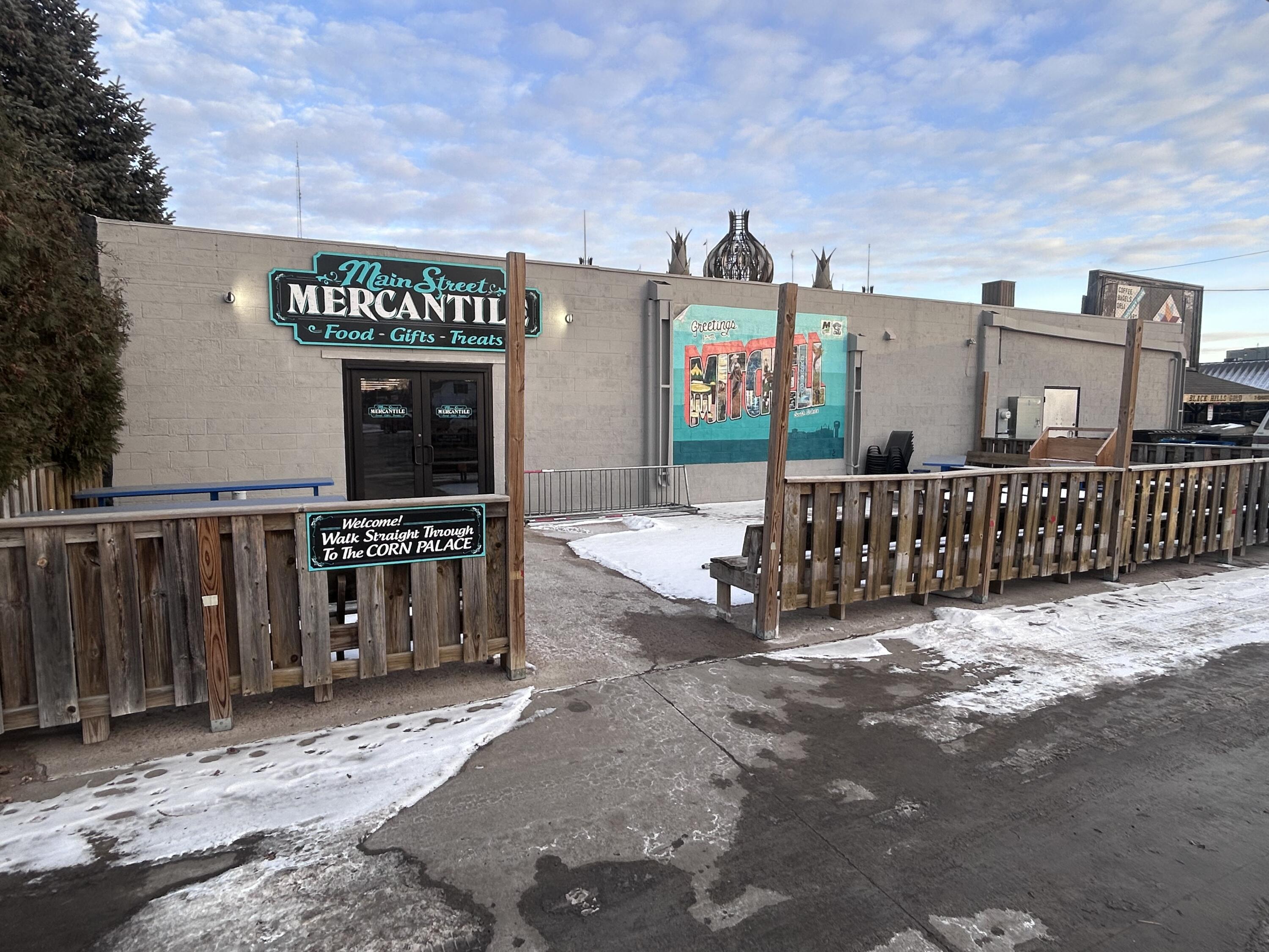 615 N Main St