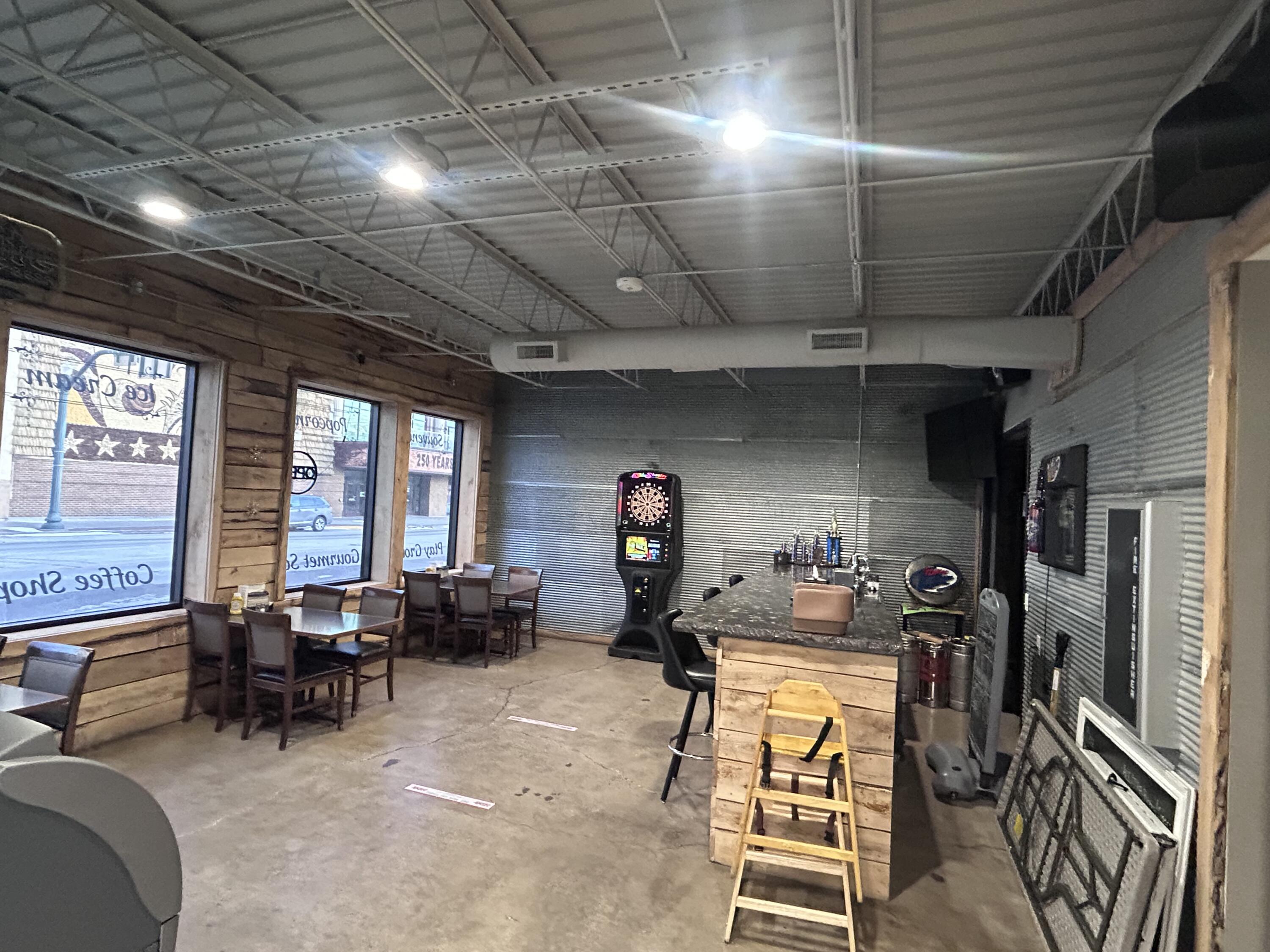 615 N Main St