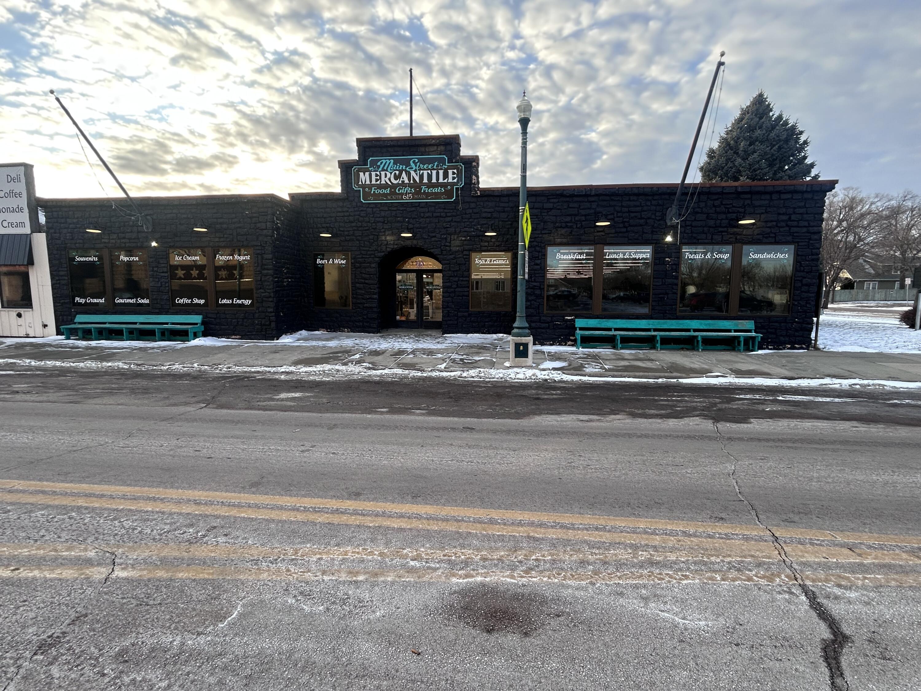 615 N Main St