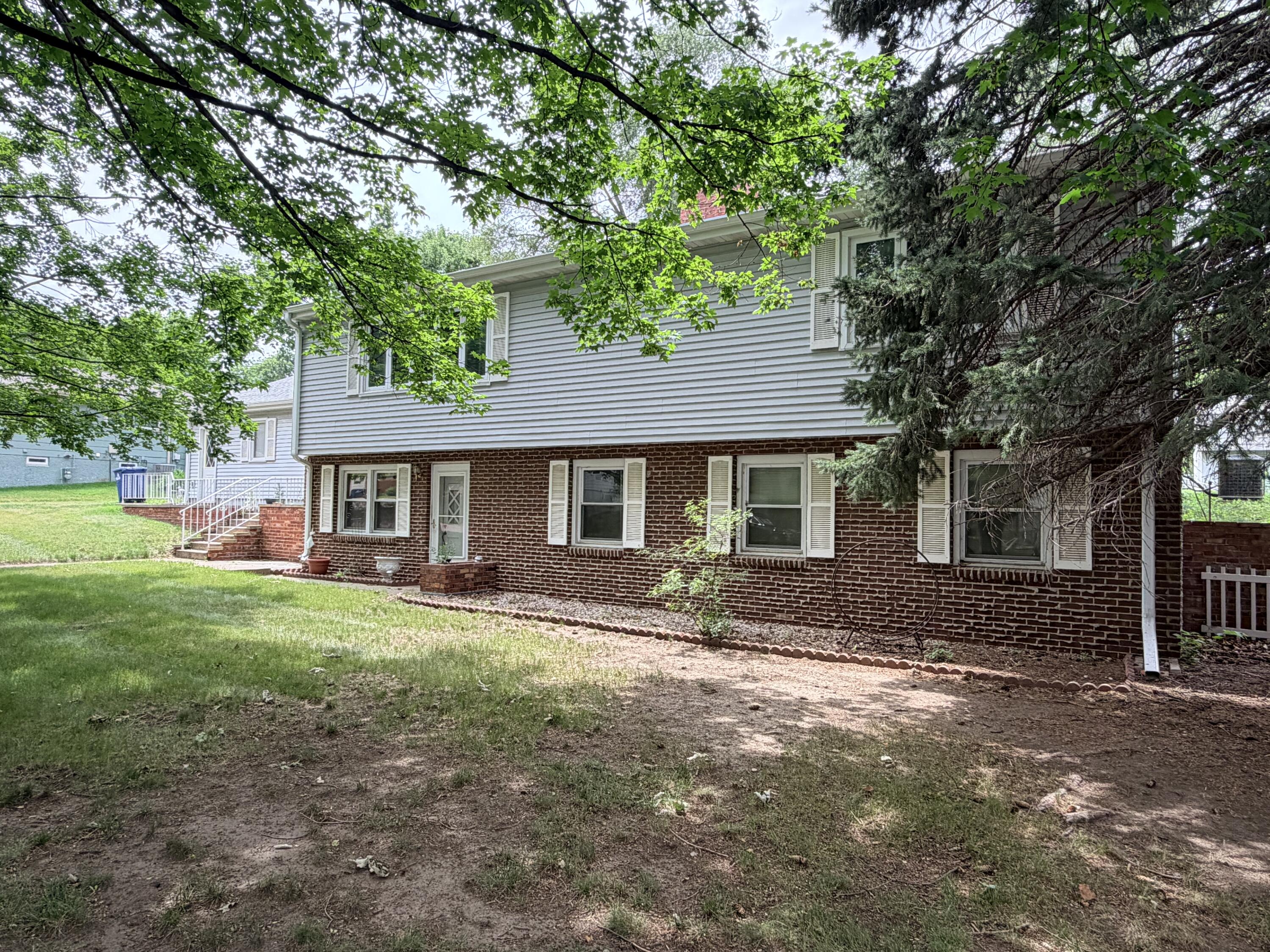 417 S Iowa St