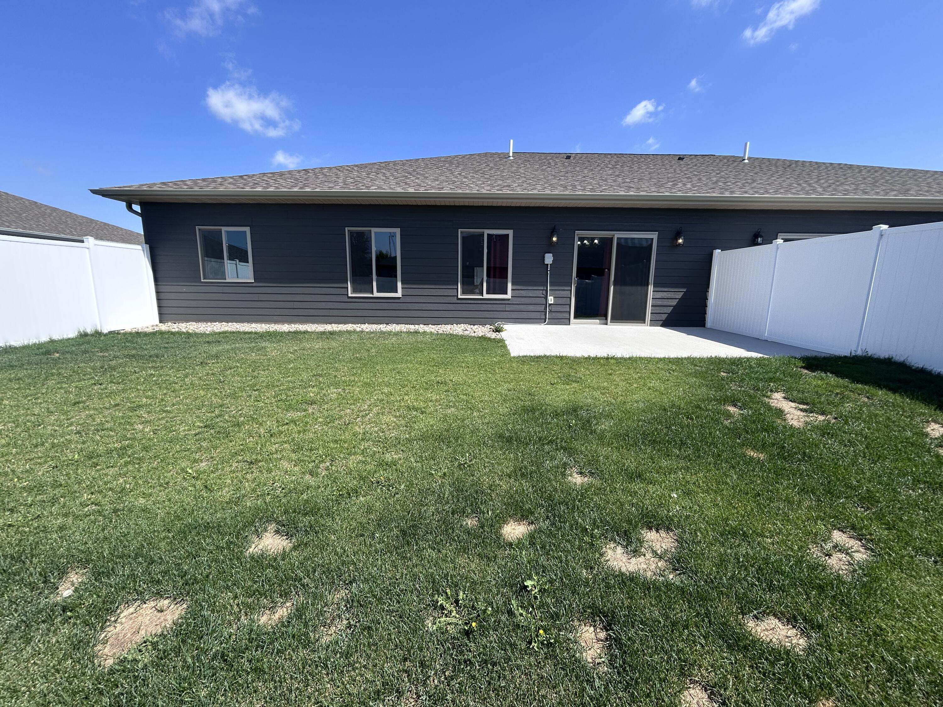 2823 Cottonwood Cir