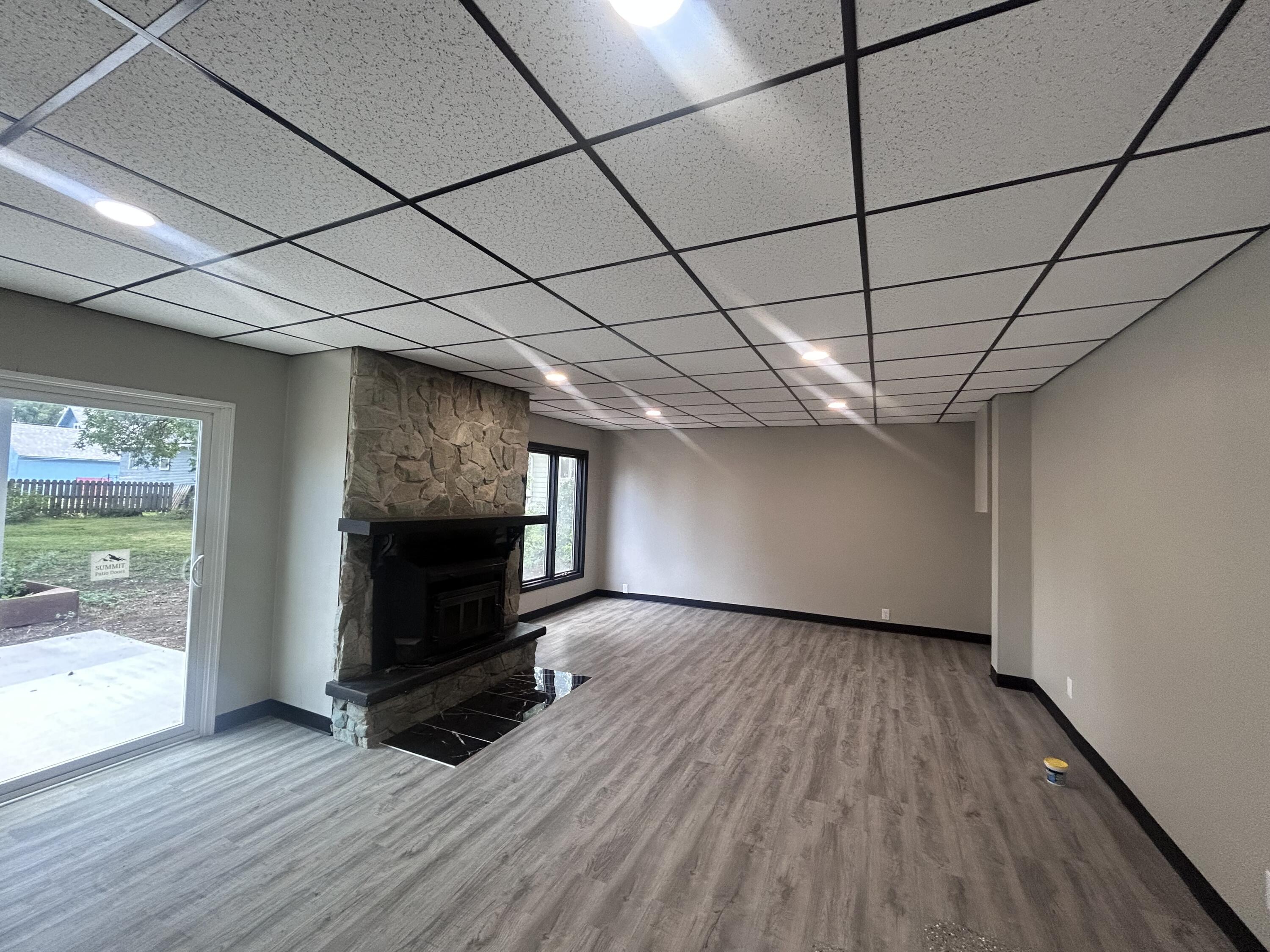 102 E Walnut St
