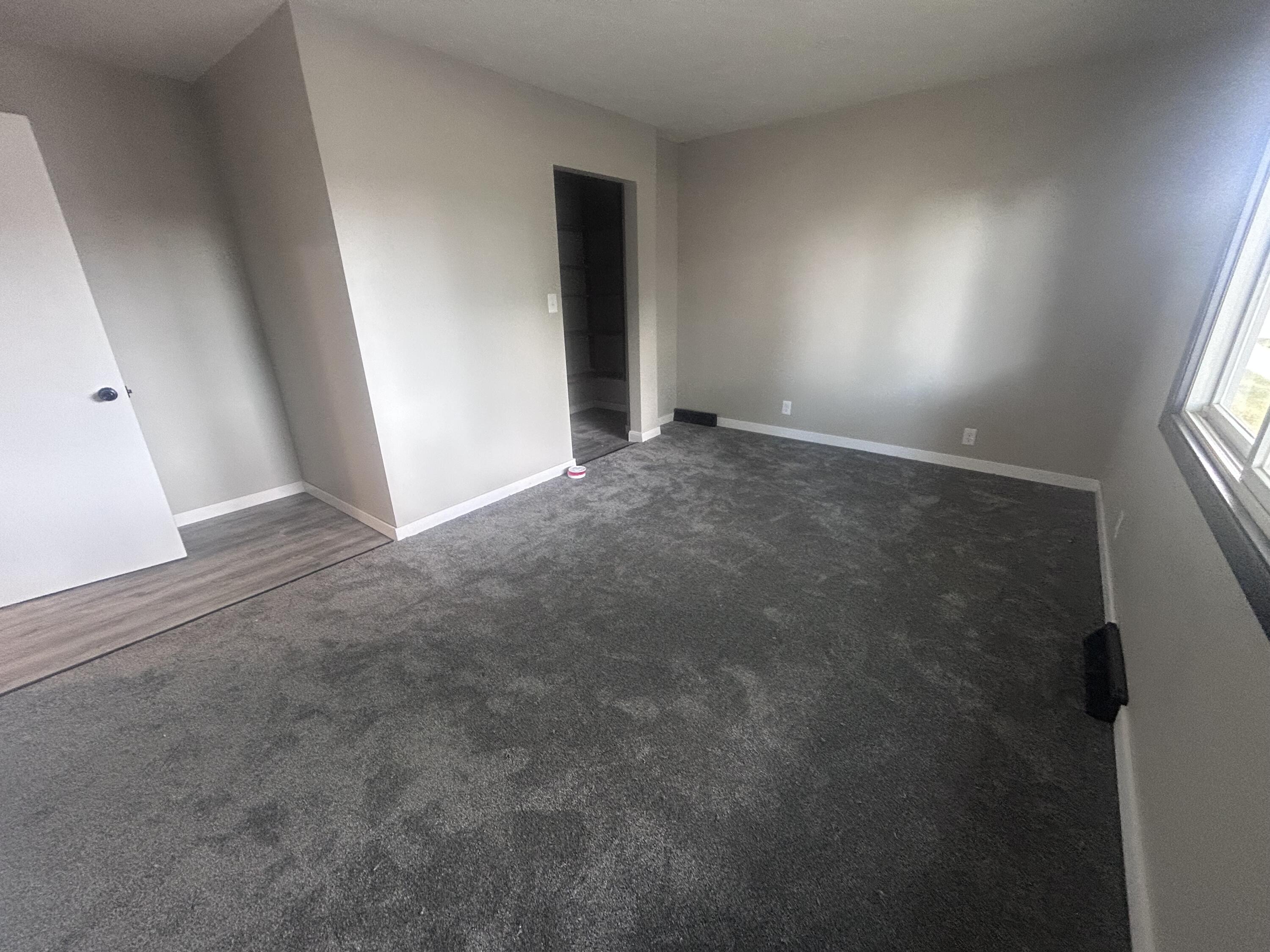 102 E Walnut St