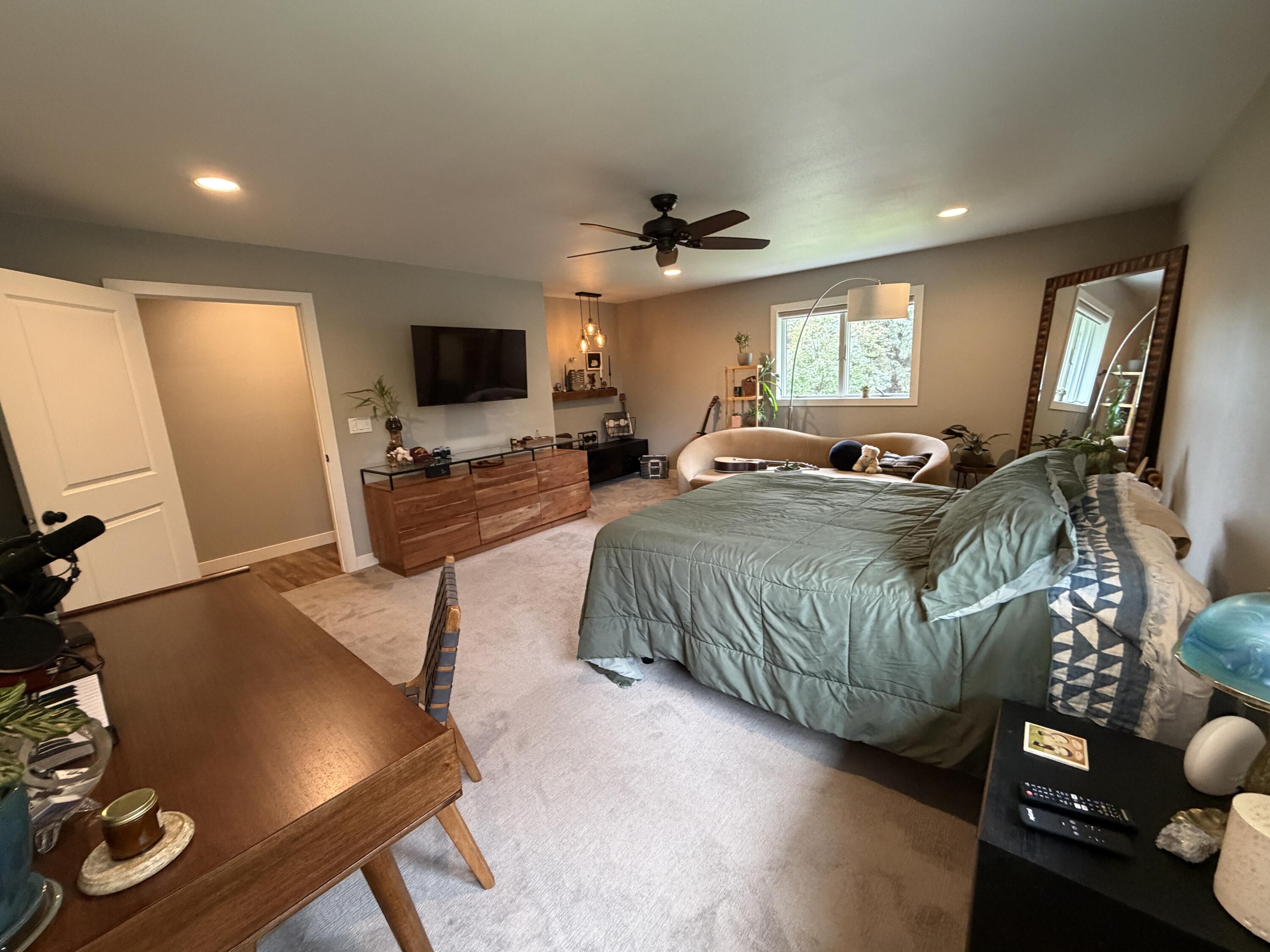 1010 Chalkstone Dr