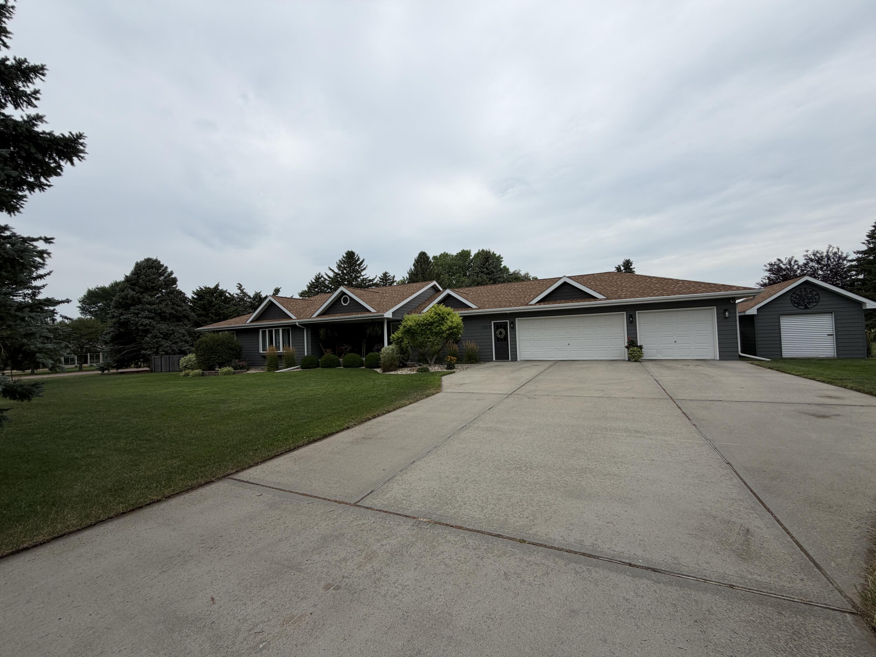 1010 Chalkstone Dr