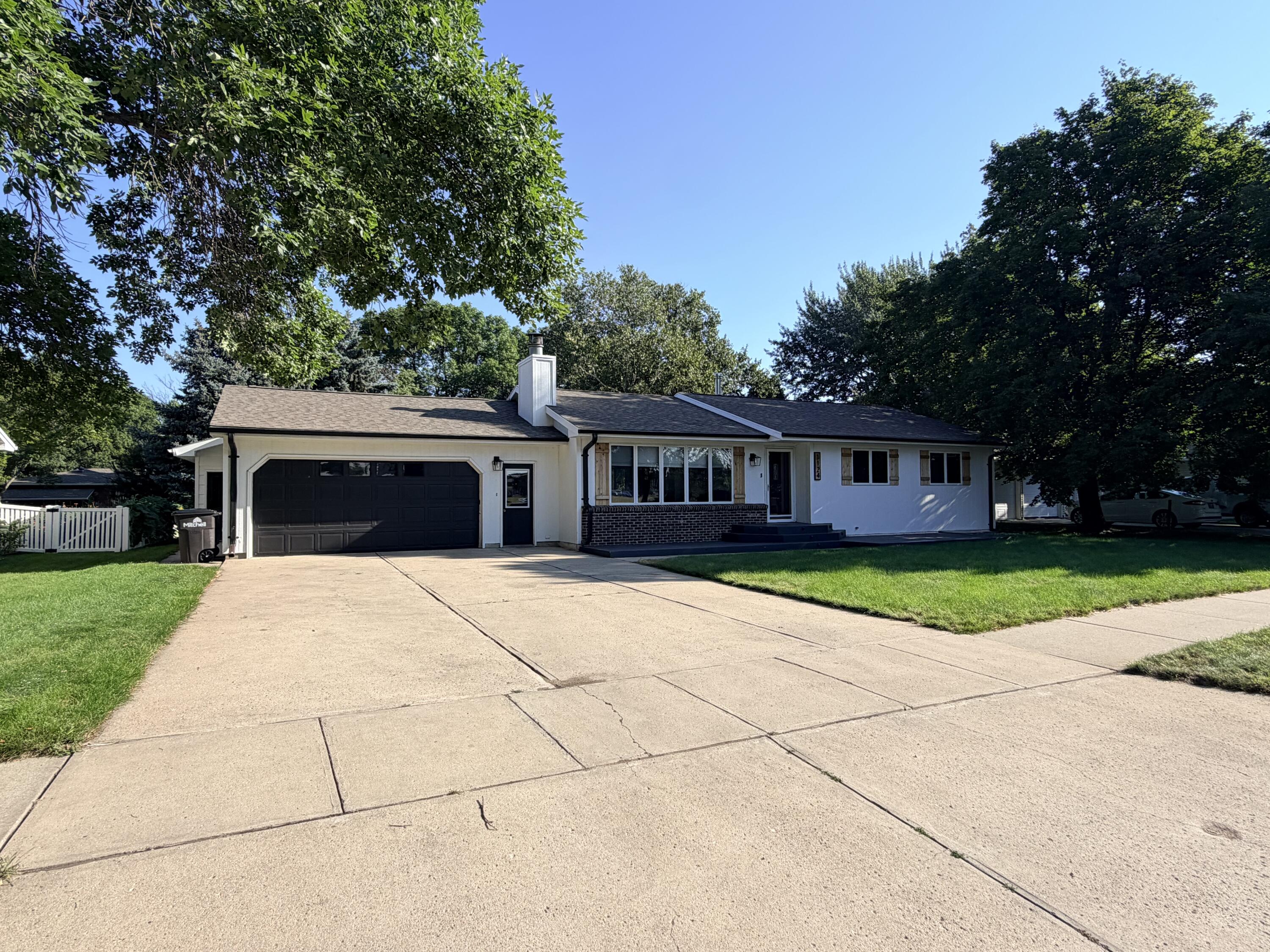 1124 E 11th Ave