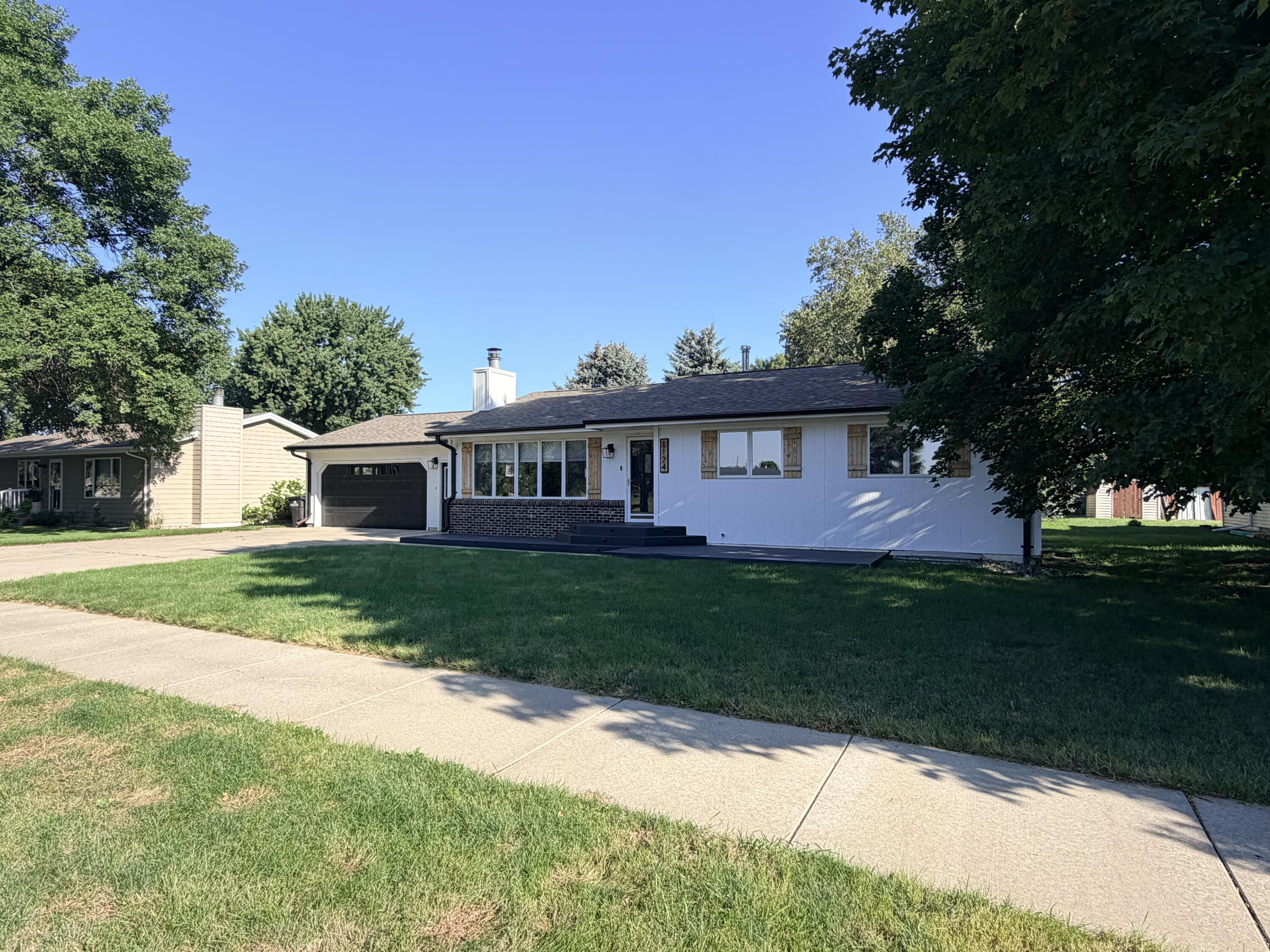 1124 E 11th Ave