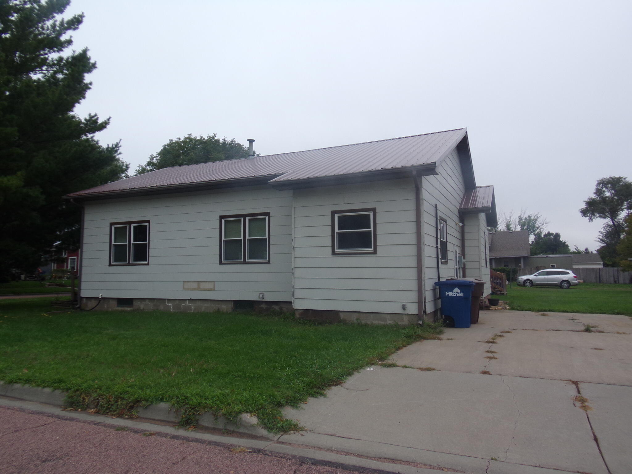 422 E 7th Ave