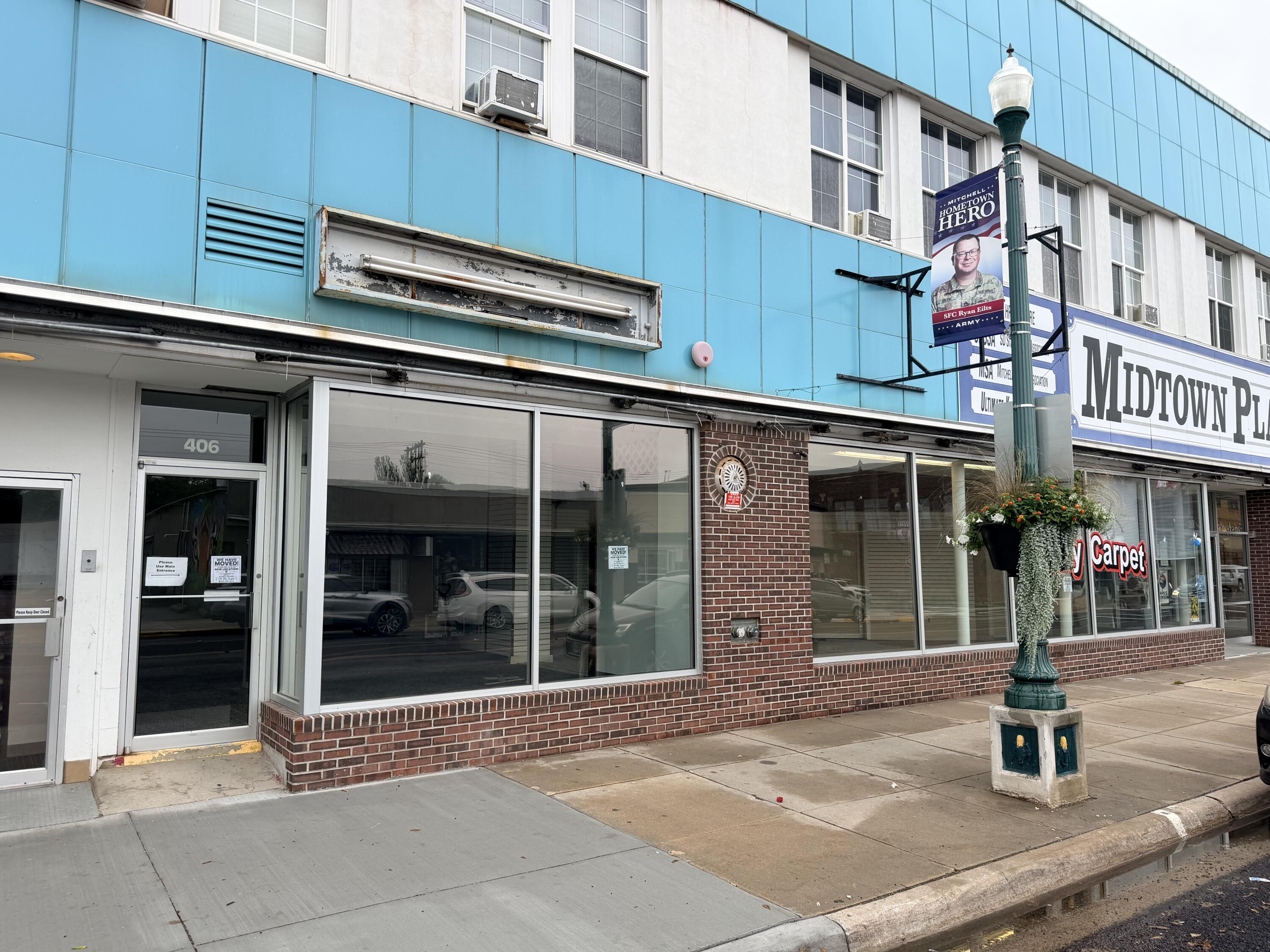 400 N Main St