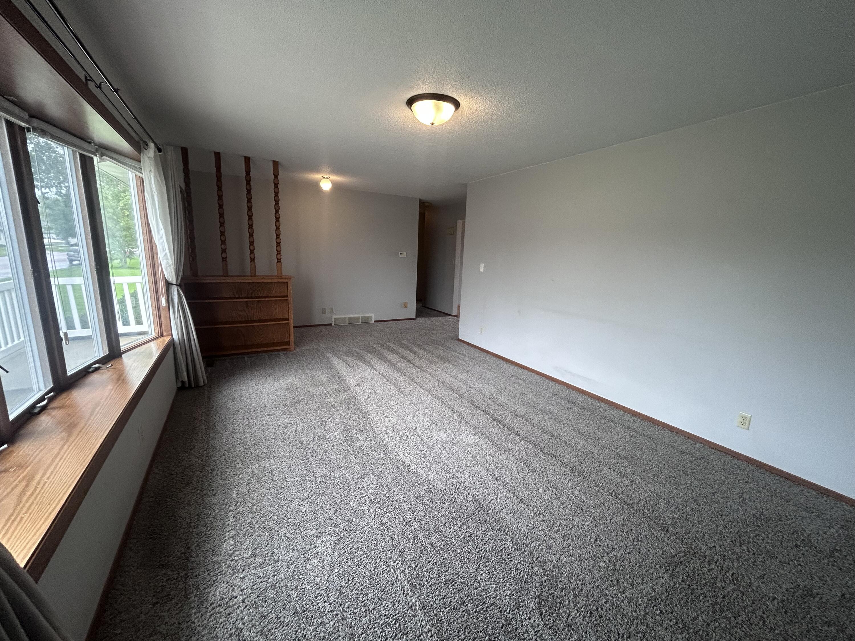 708 W Walnut St