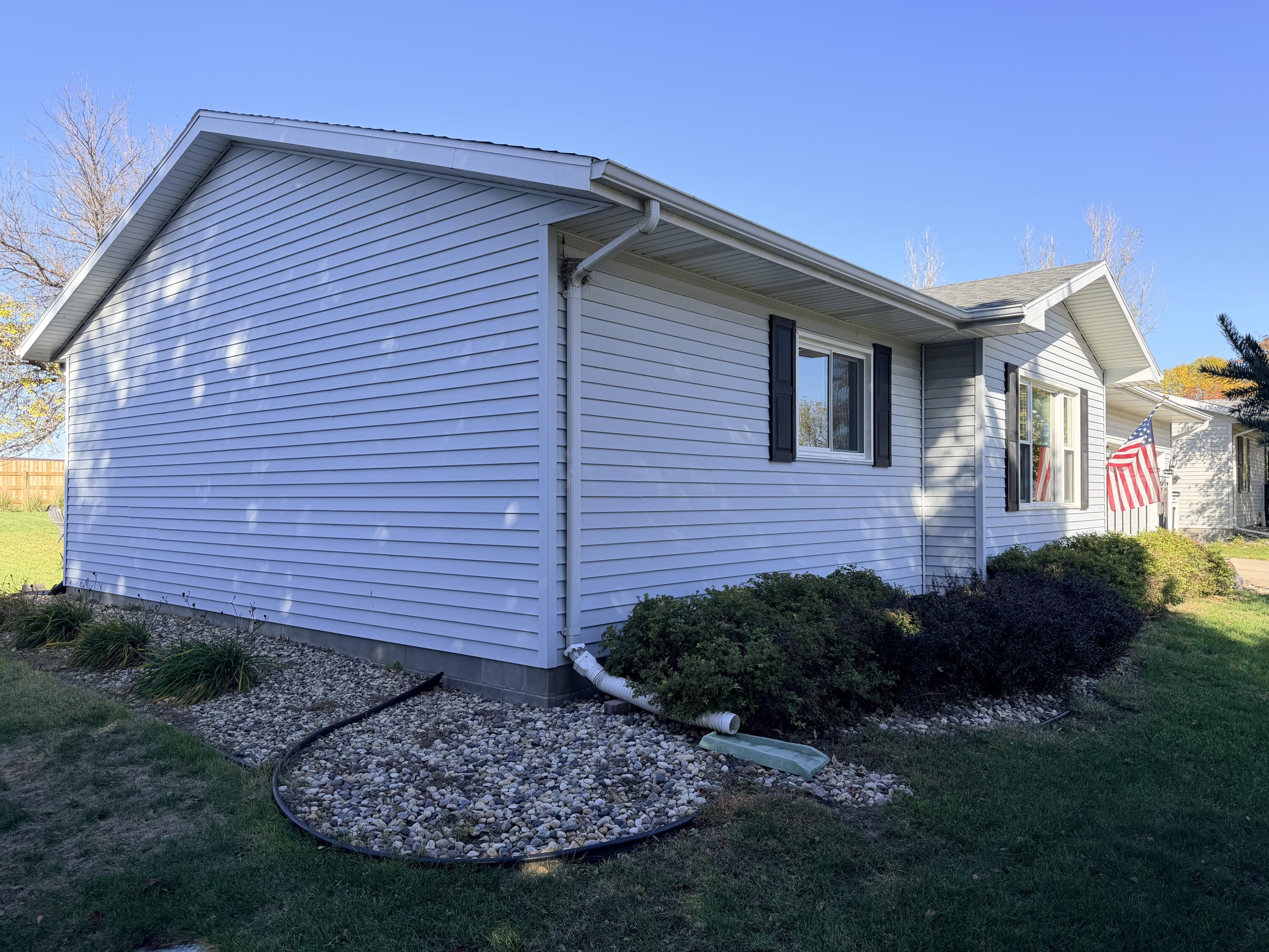 1705 N Minnesota St