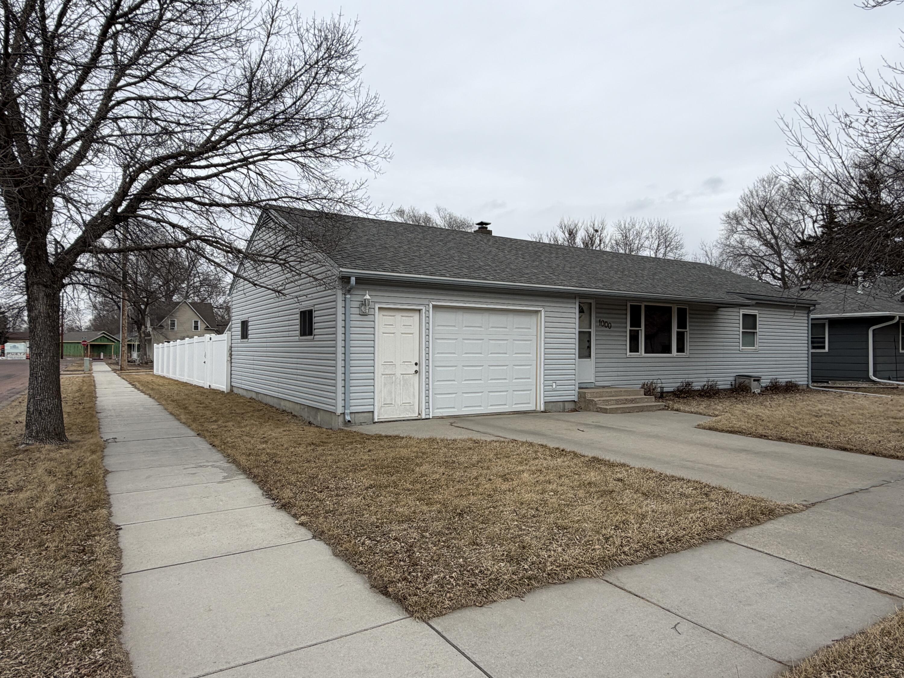 1000 E 7th Ave