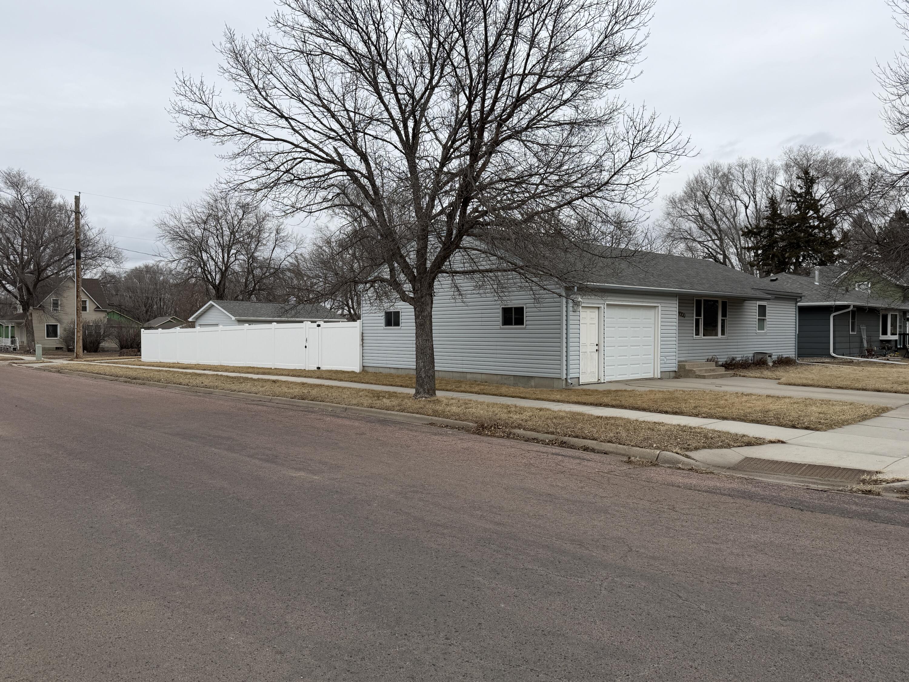 1000 E 7th Ave