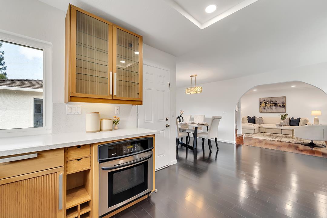 6697 Tannahill DR