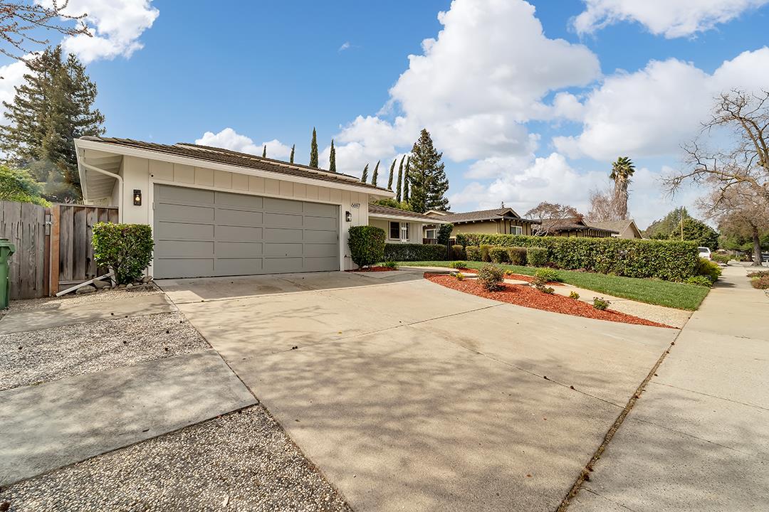 6697 Tannahill DR