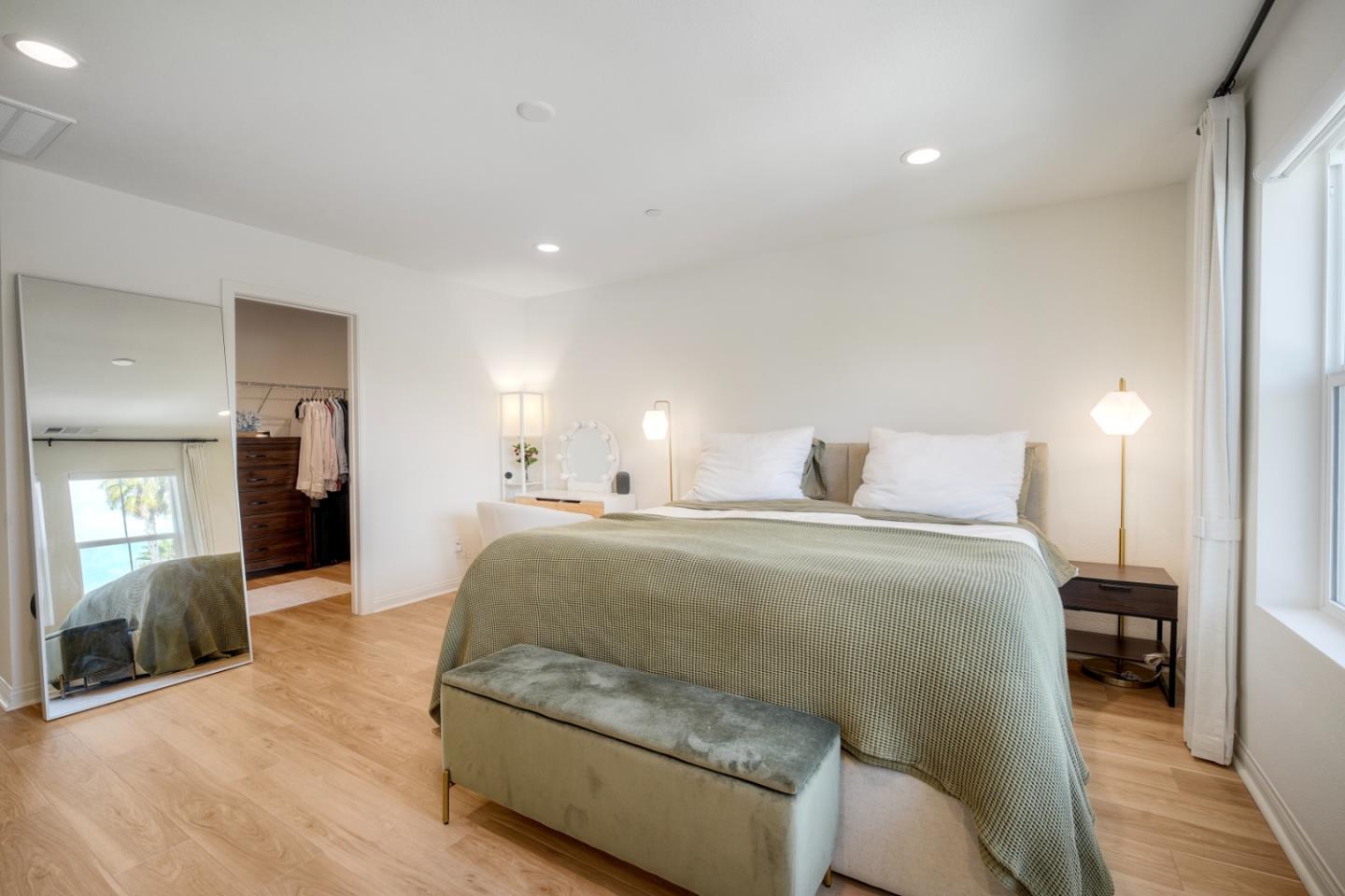 3072 Glenmore Street