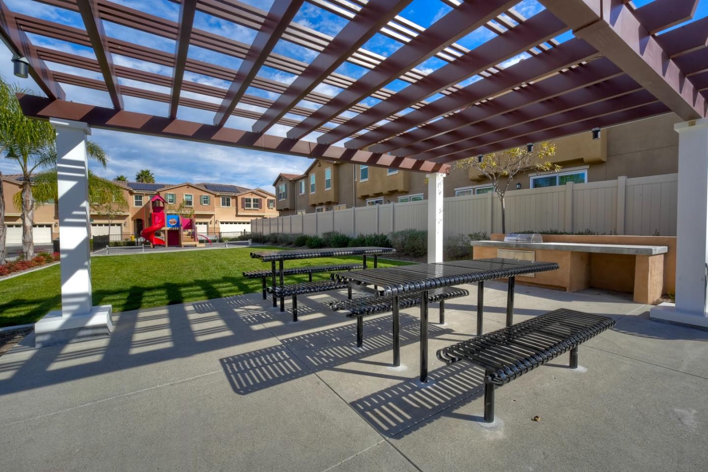 3072 Glenmore Street