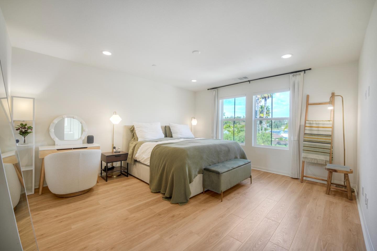 3072 Glenmore Street