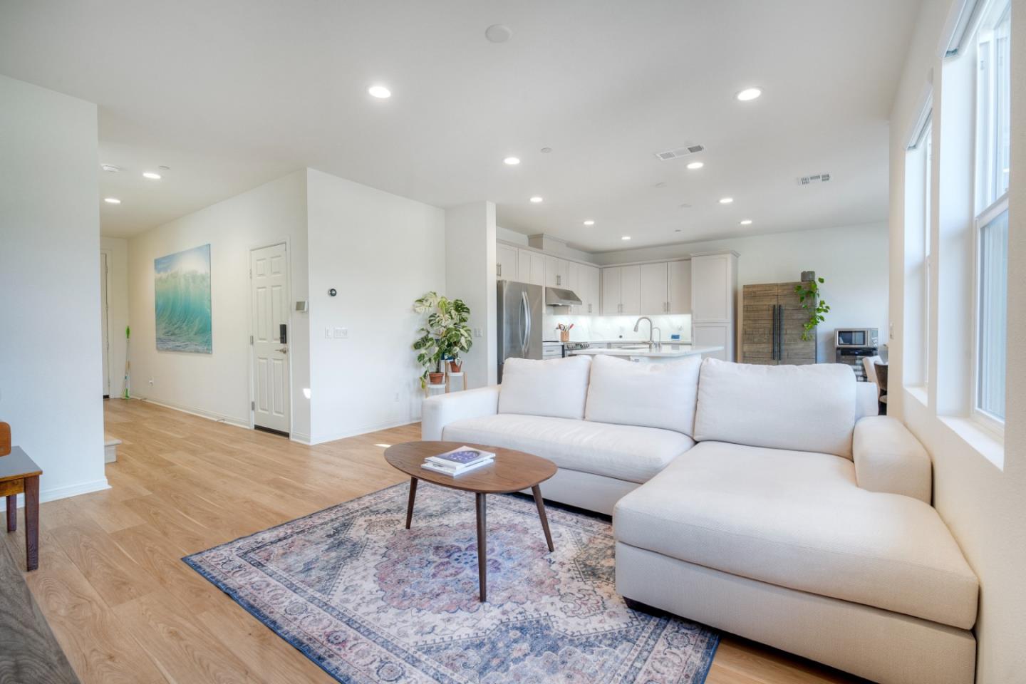 3072 Glenmore Street