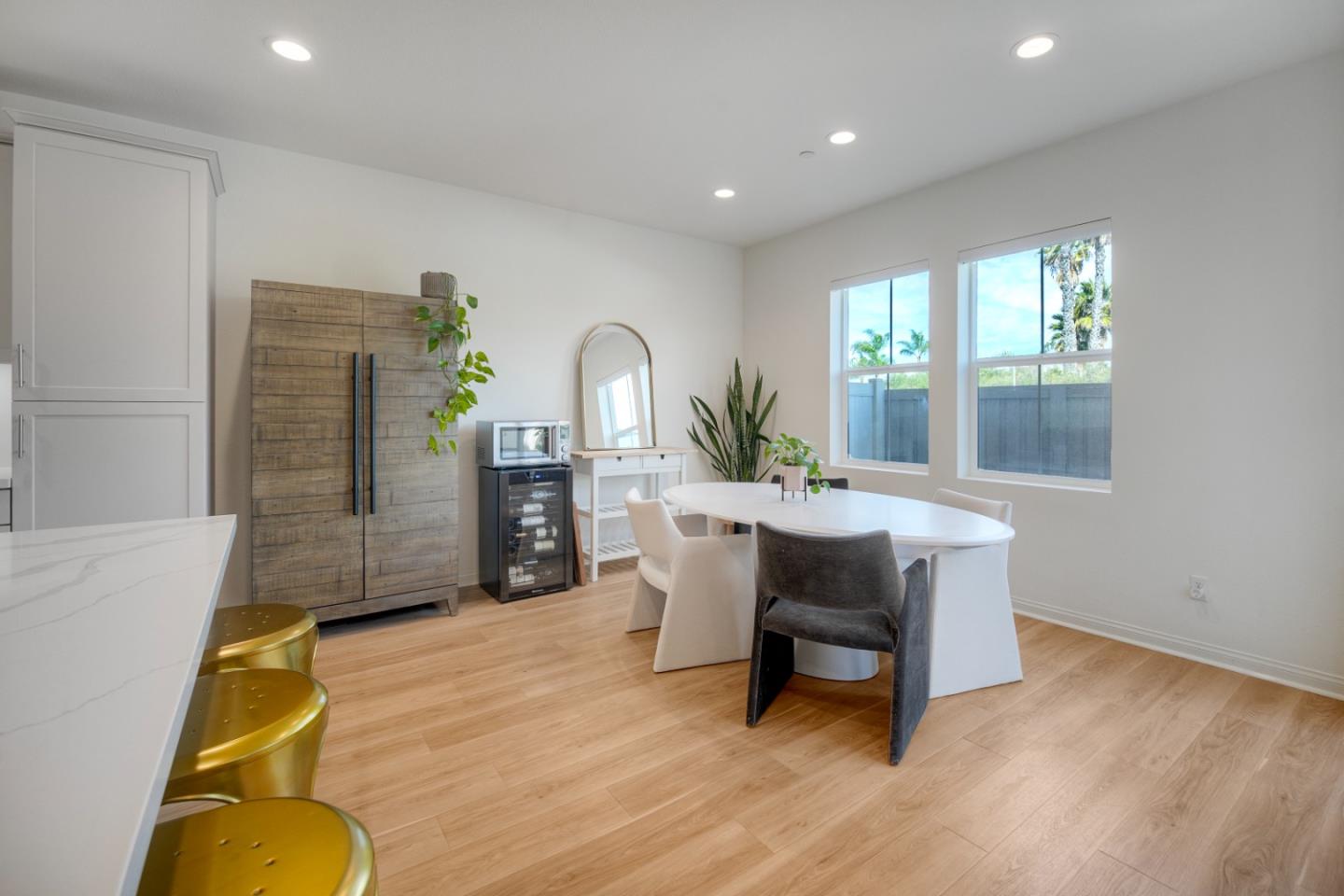 3072 Glenmore Street