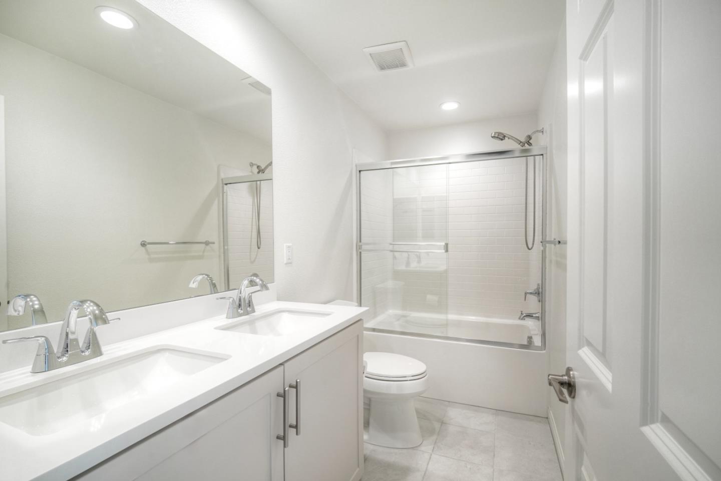 3072 Glenmore Street