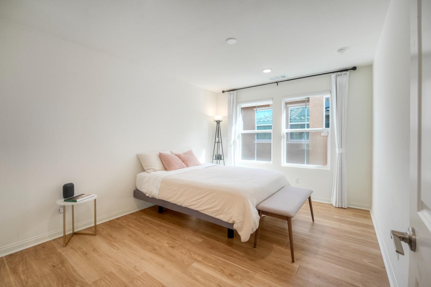 3072 Glenmore Street