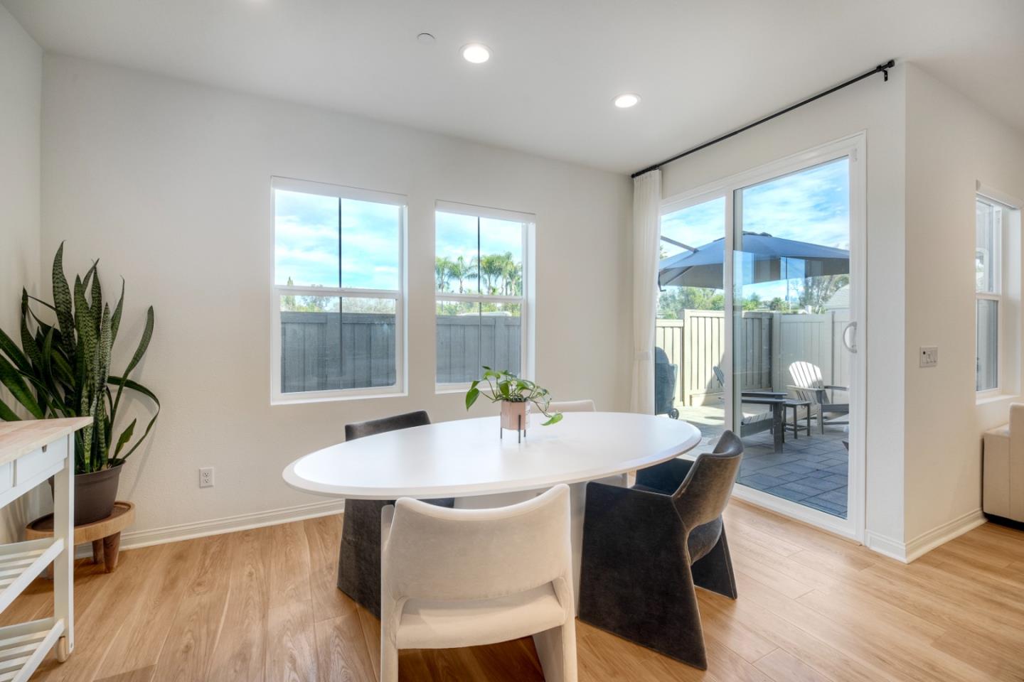 3072 Glenmore Street