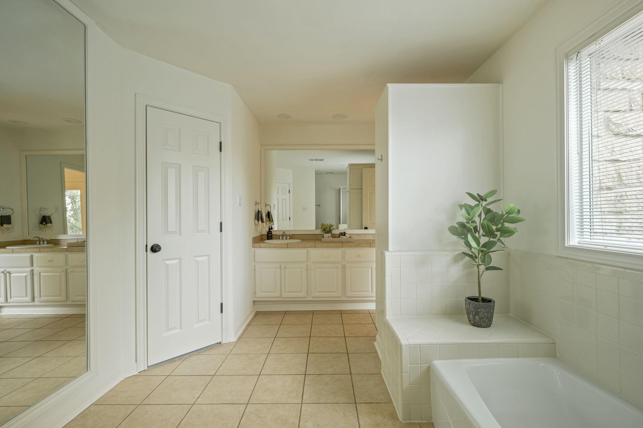 6010 Long Champ CT # 113