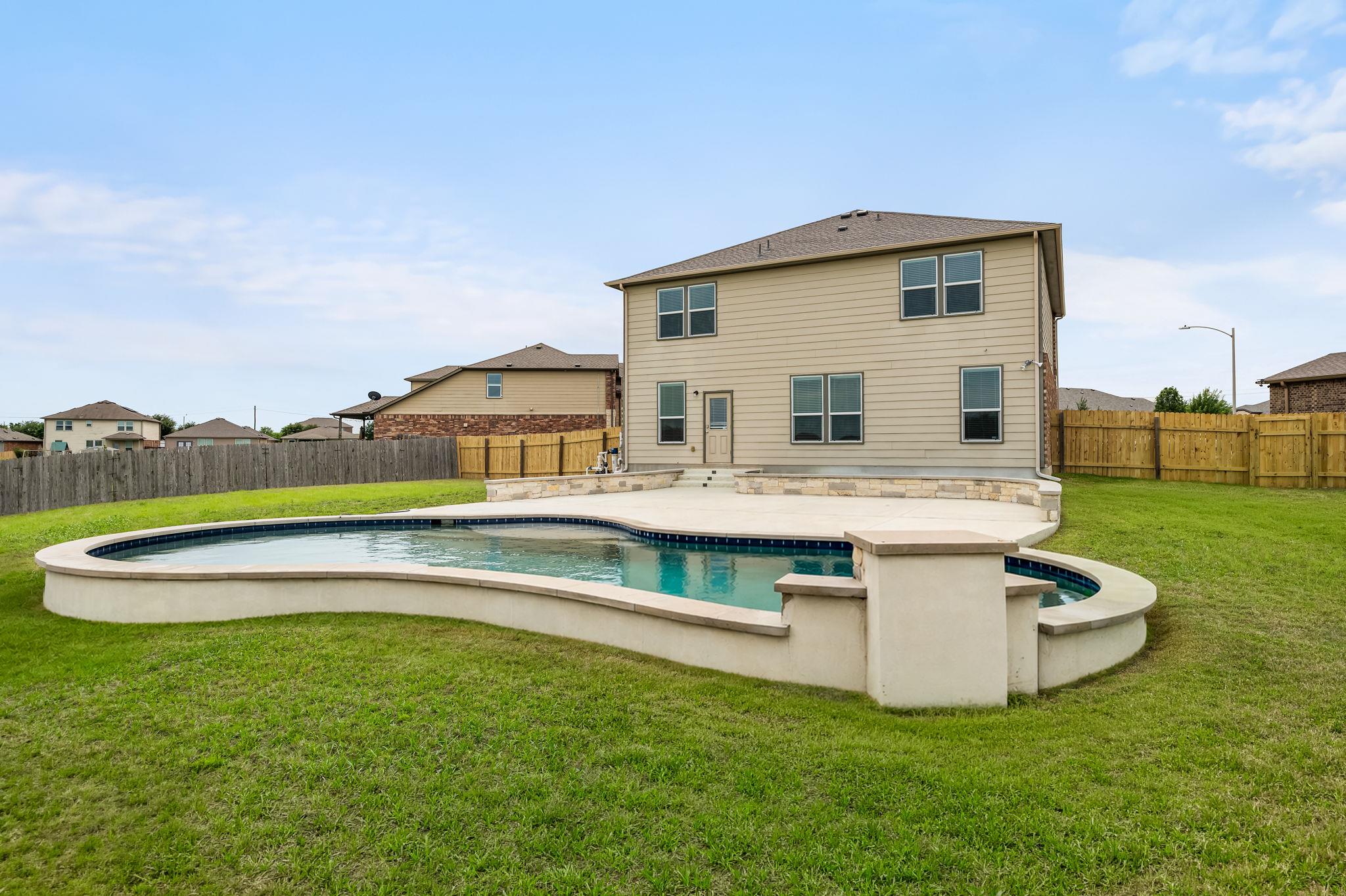 5816 Adair CV