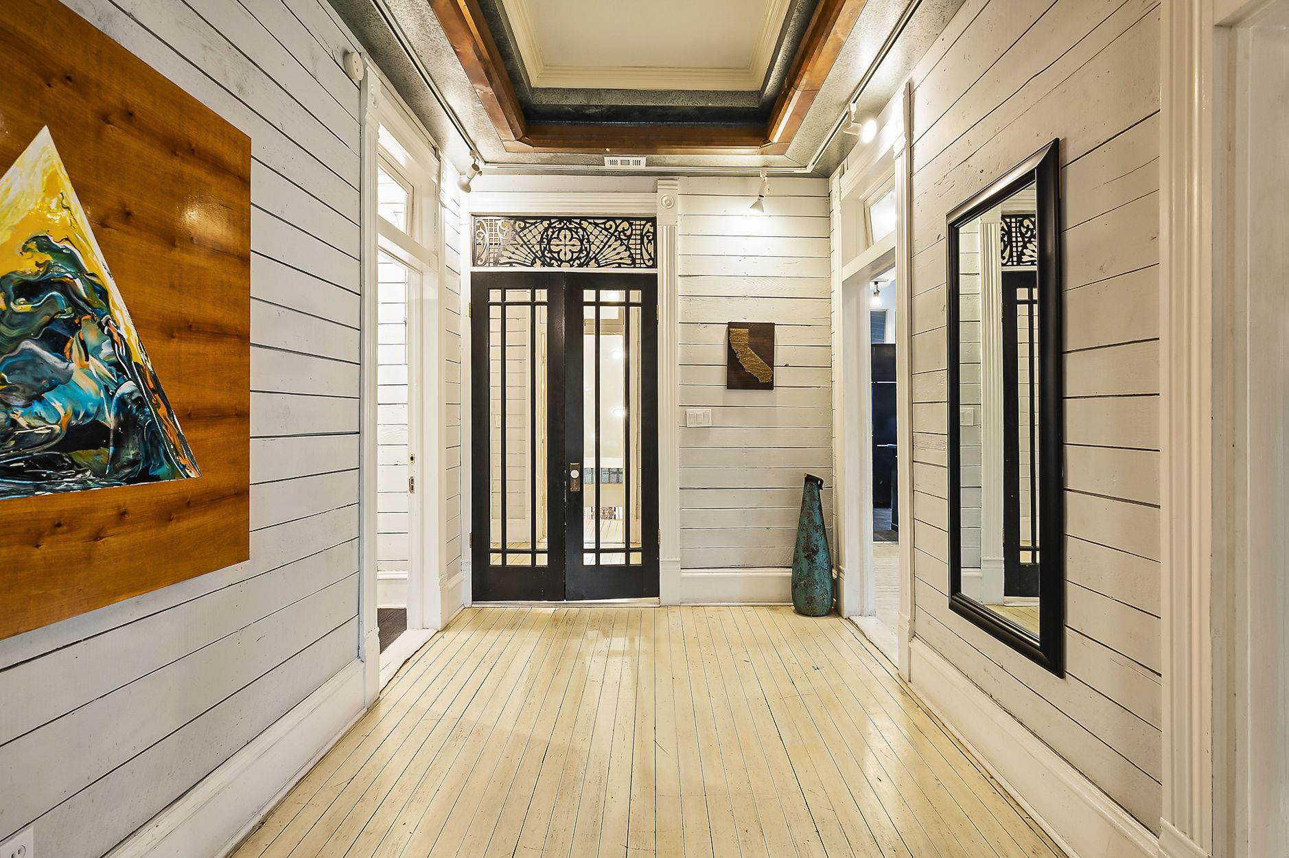 Historic Corridor steps to Austin's best BBQ