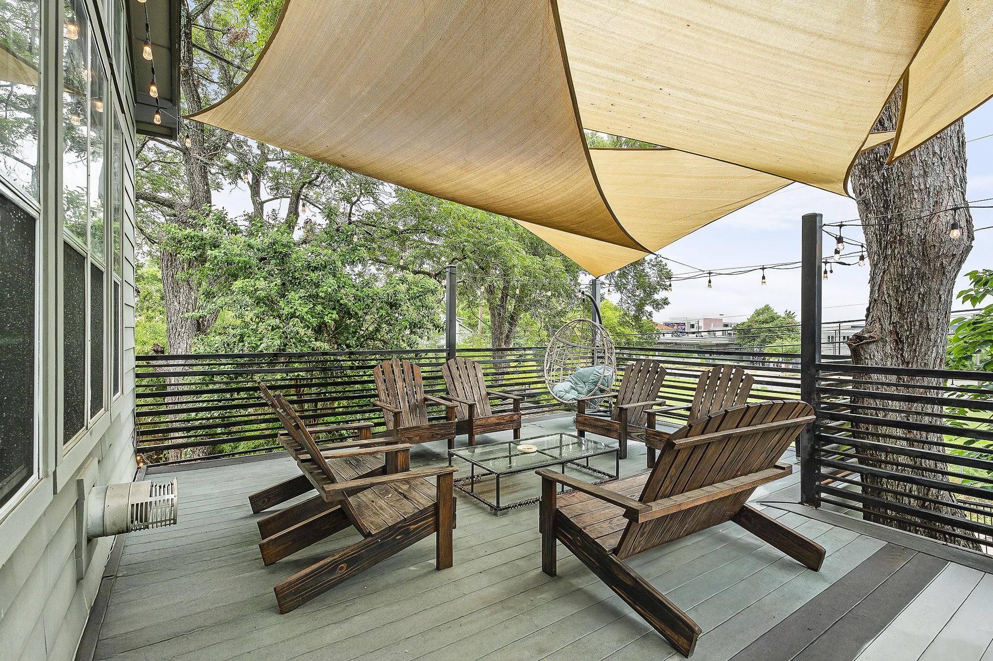 Historic Corridor steps to Austin's best BBQ